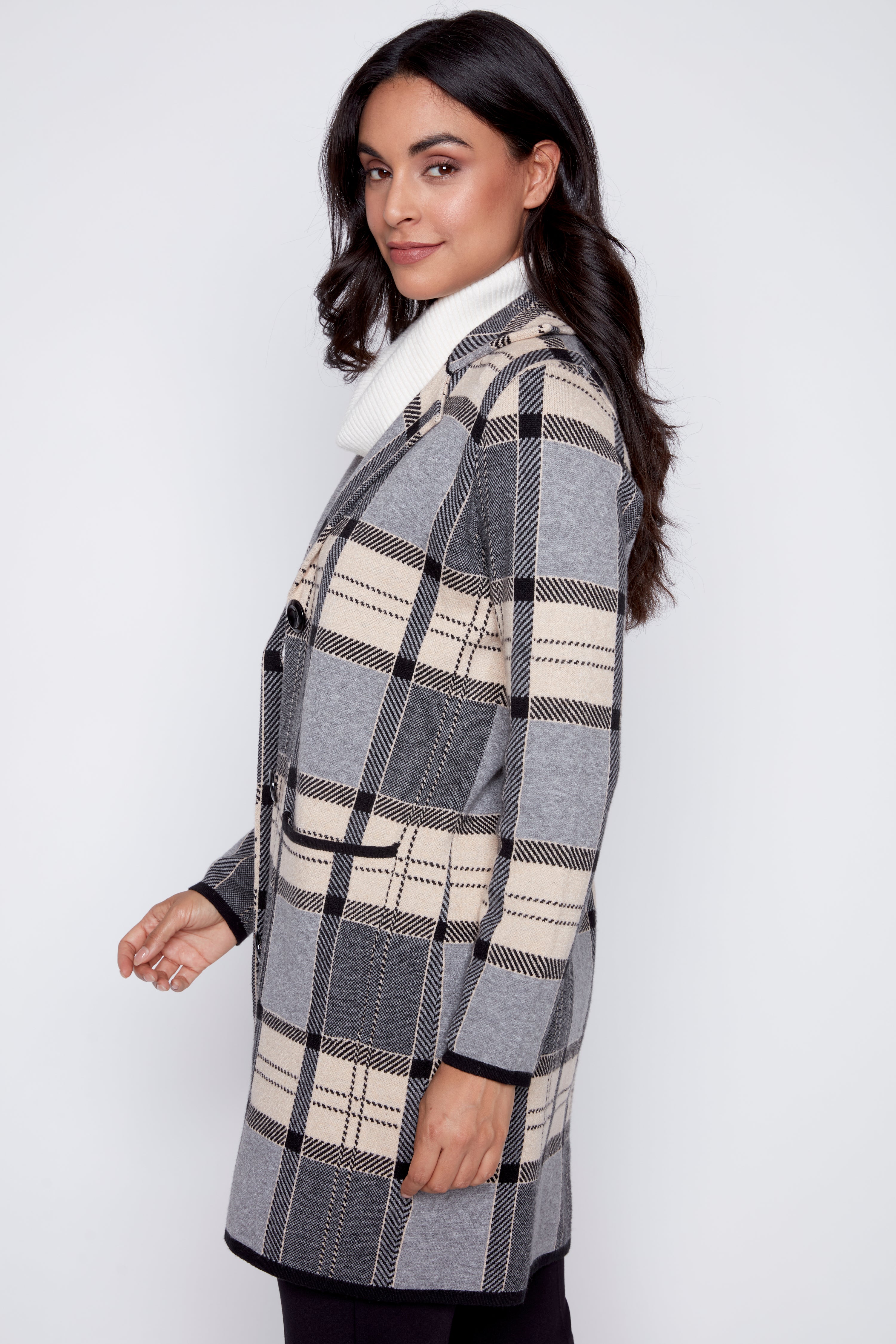 Le manteau-cardigan à carreaux