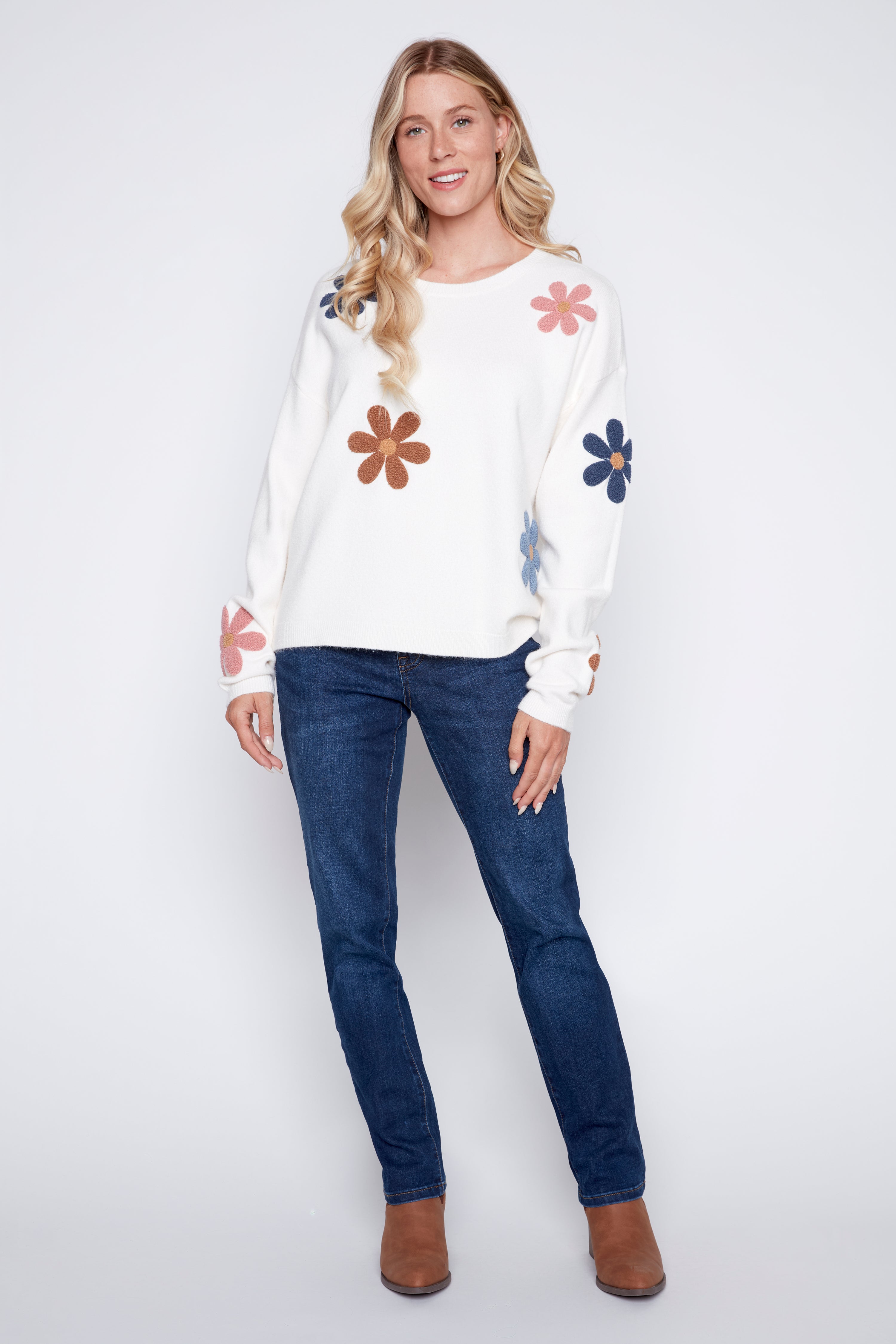 Le pull avec fleurs bouclé