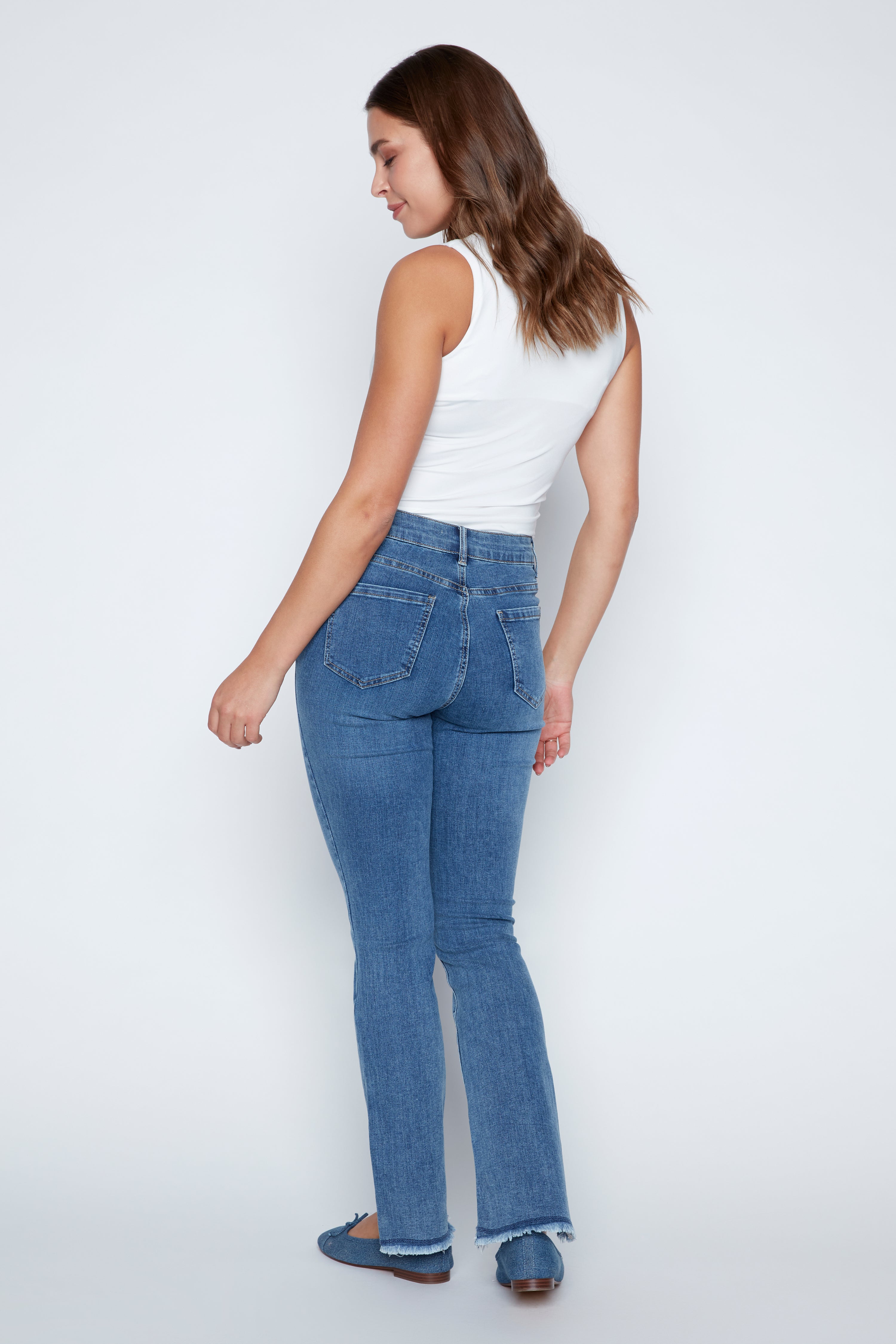 Slim leg hem detail jean