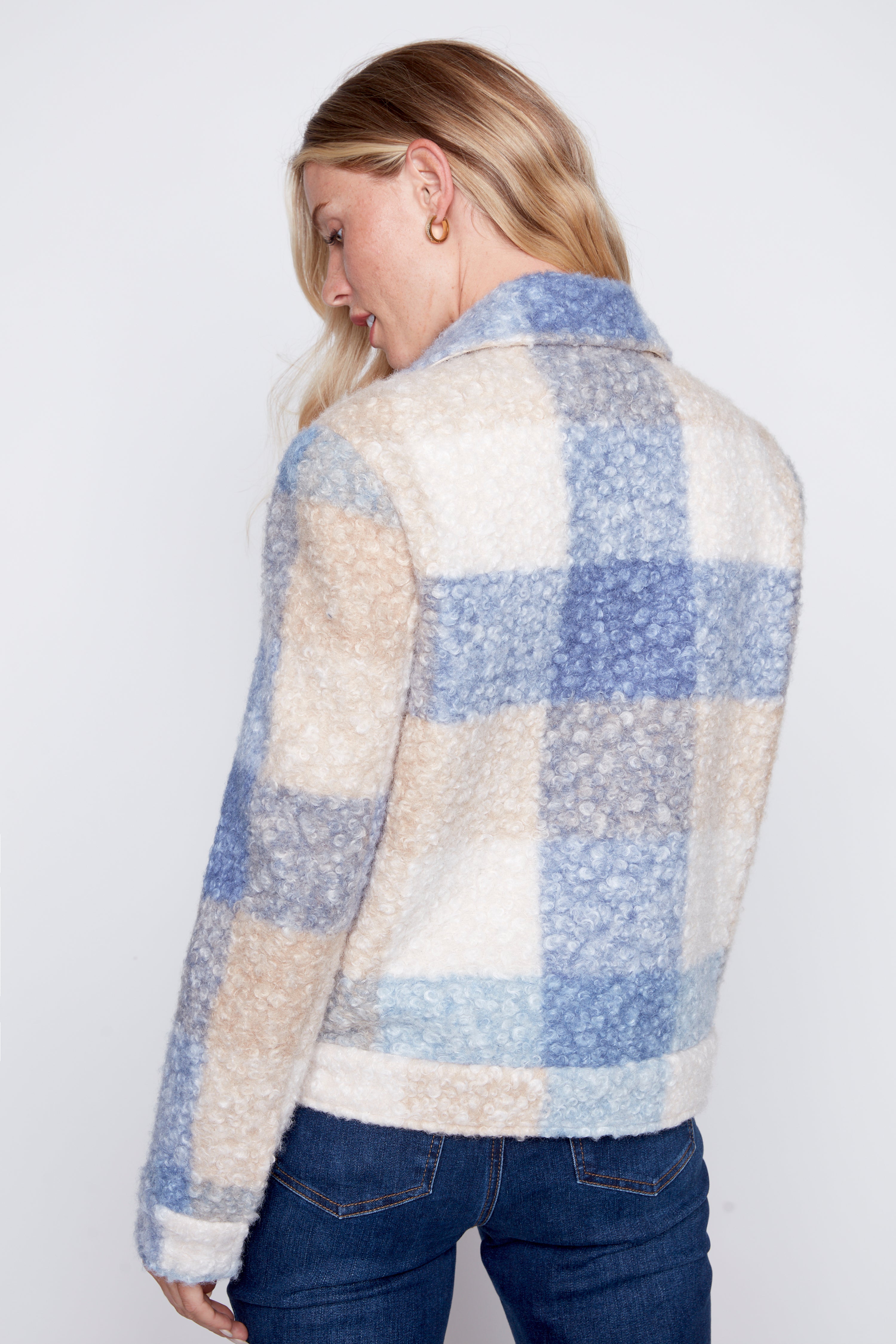 La veste courte à carreaux