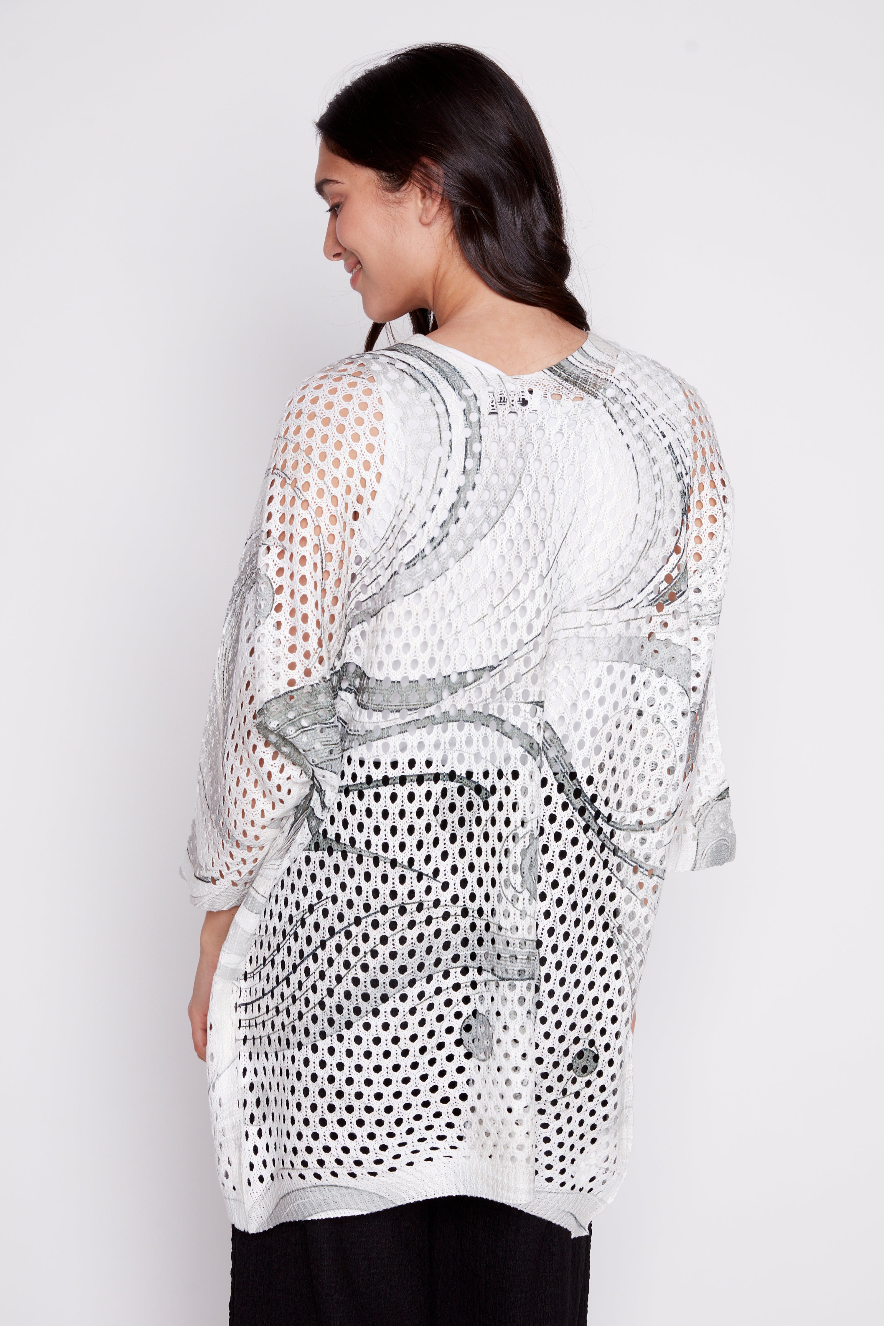 Le cardigan imprimé abstrait