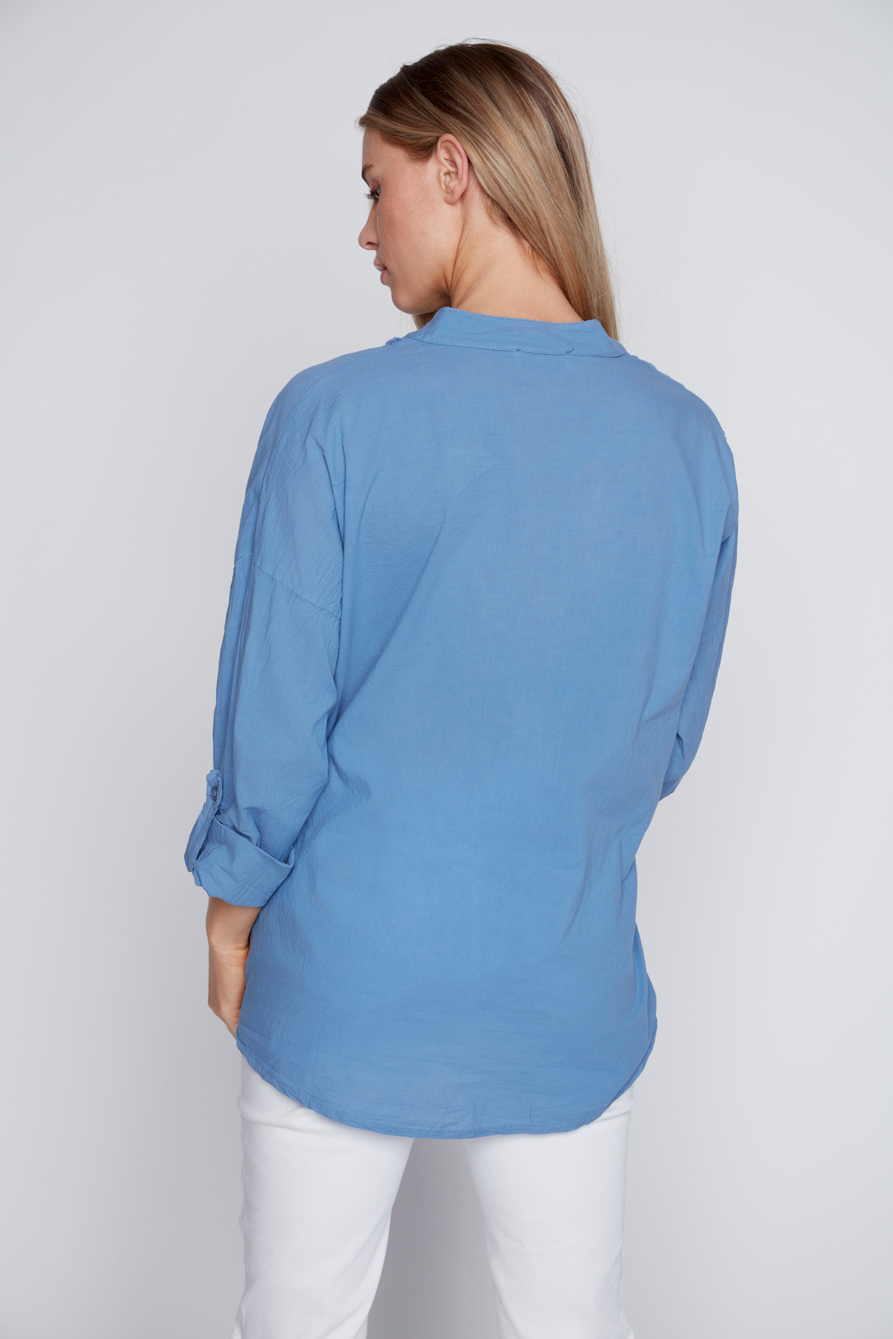 La blouse en coton avec broderie coeur