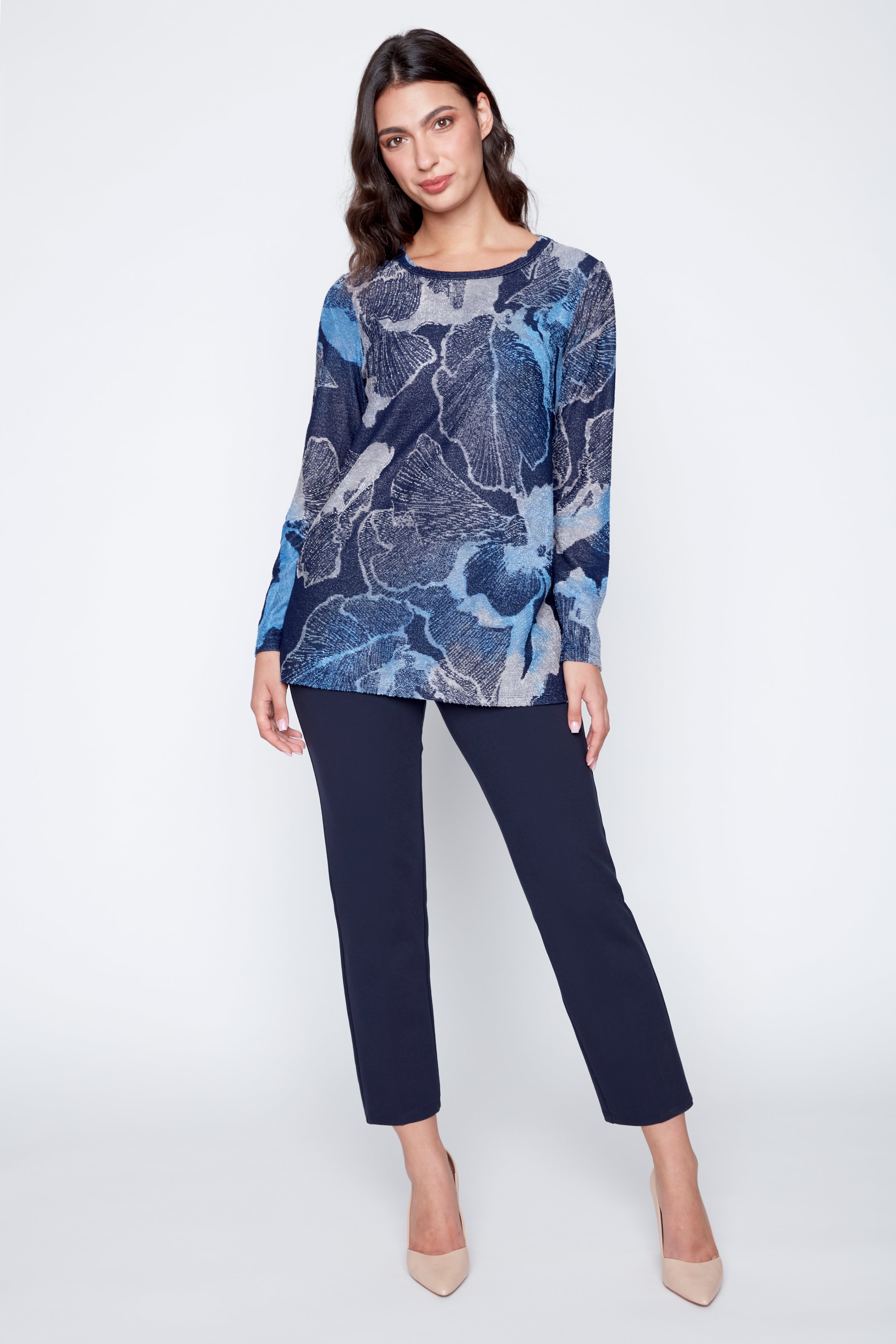 Le haut en tricot jacquard à imprimé floral dévoré