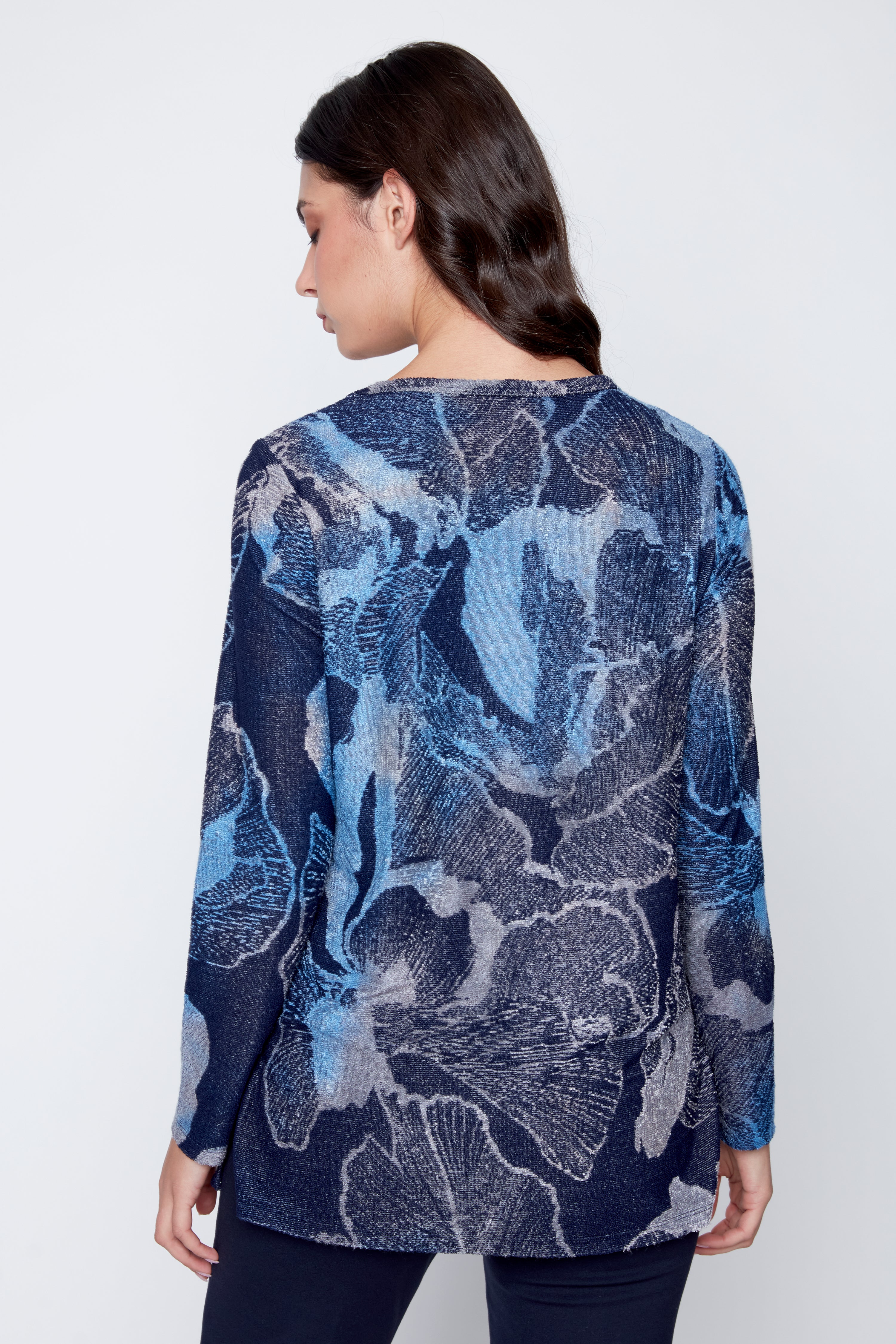 Le haut en tricot jacquard à imprimé floral dévoré