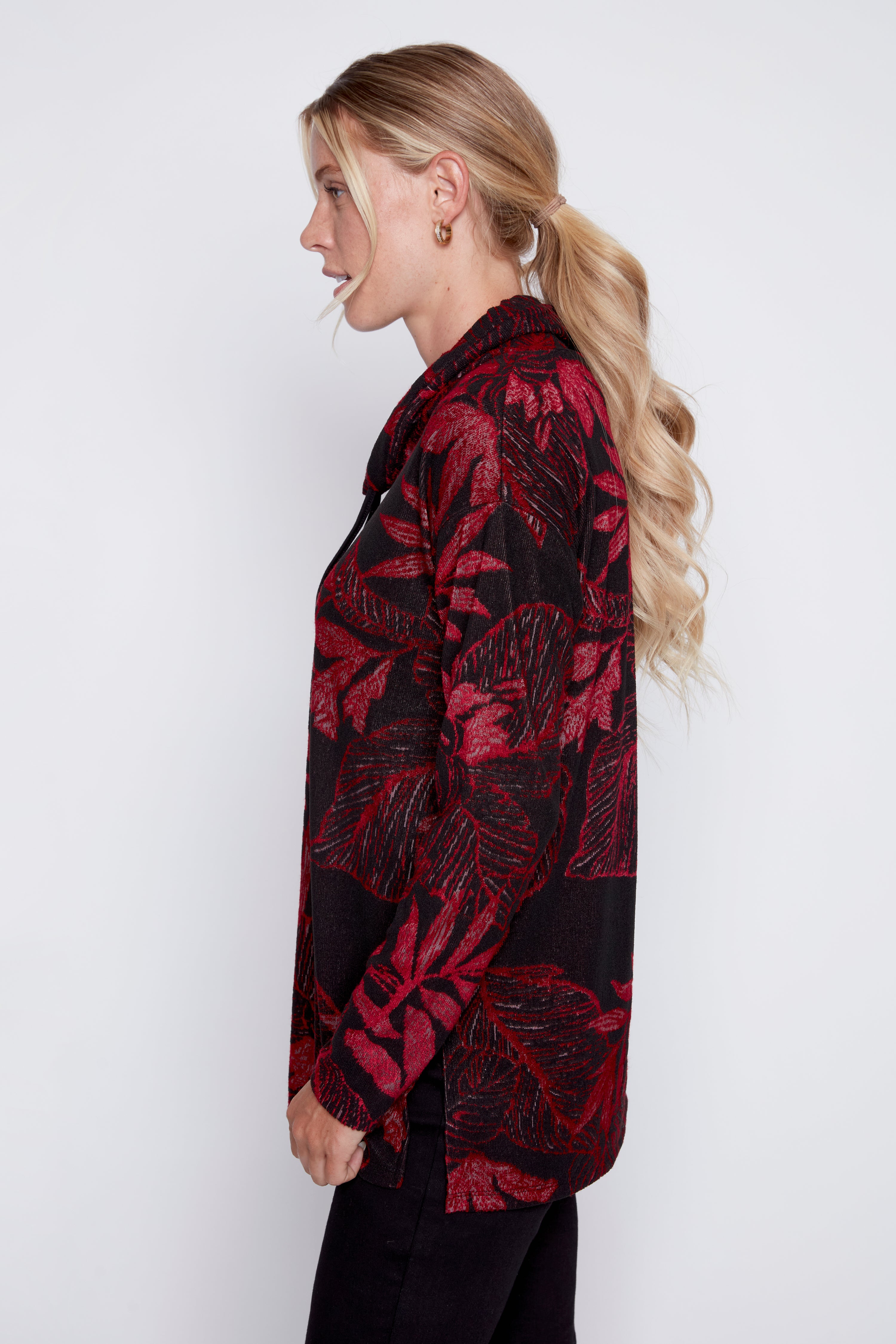 Le haut en maille jacquard fleuri