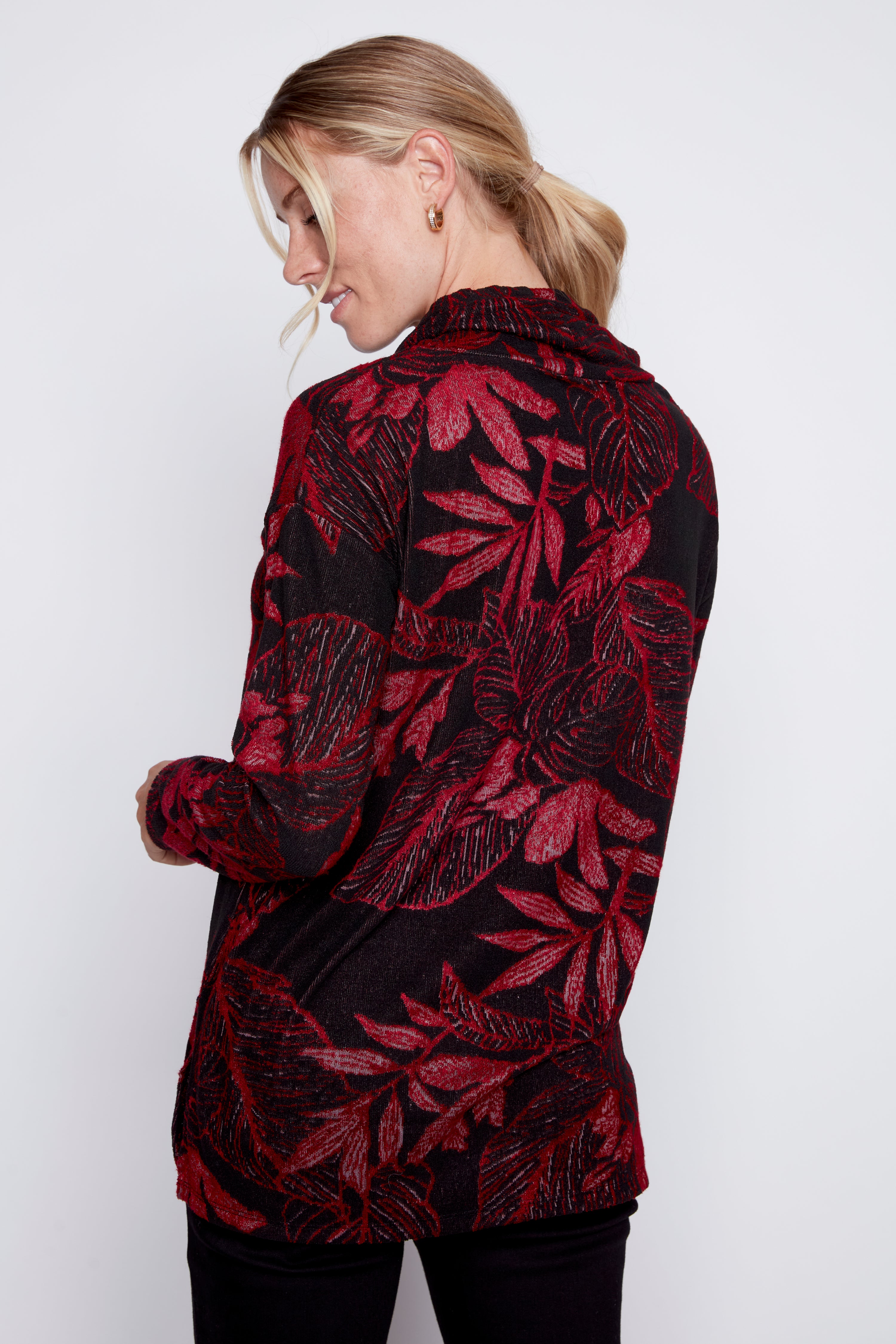 Le haut en maille jacquard fleuri