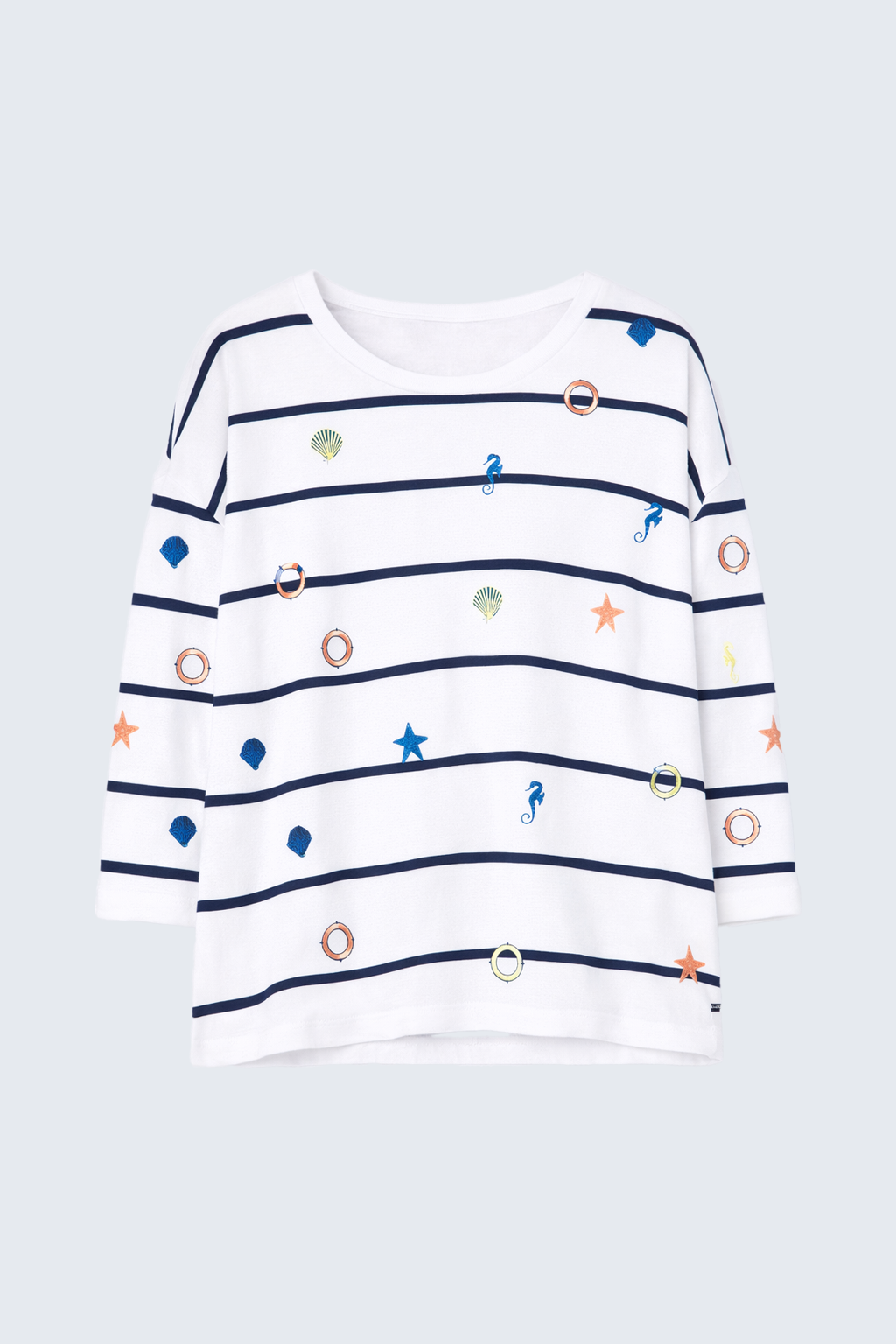 Le pull à motif monde marin