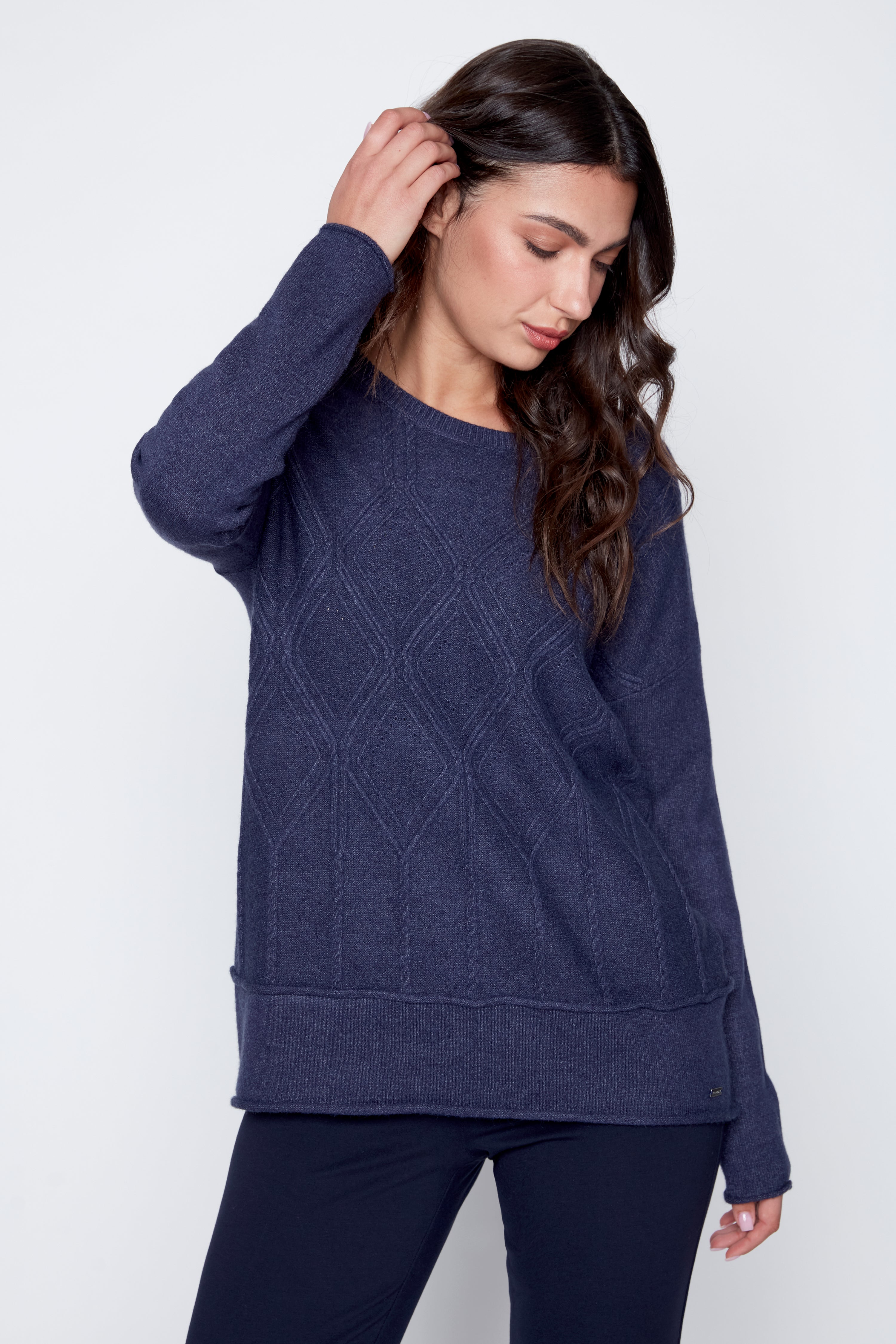 Le pull en maille torsadée à motif losanges