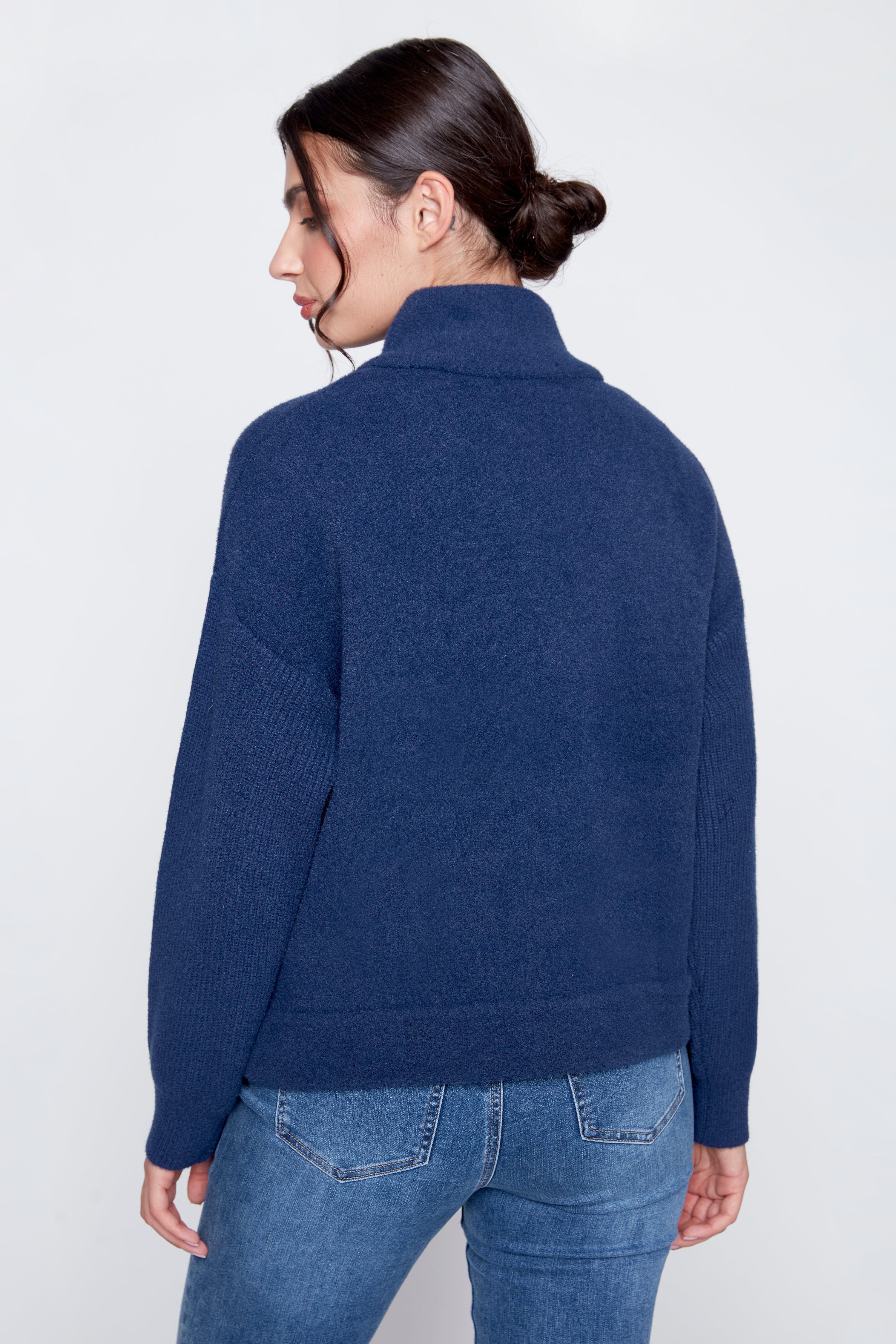 La veste en tricot à poches plaquées