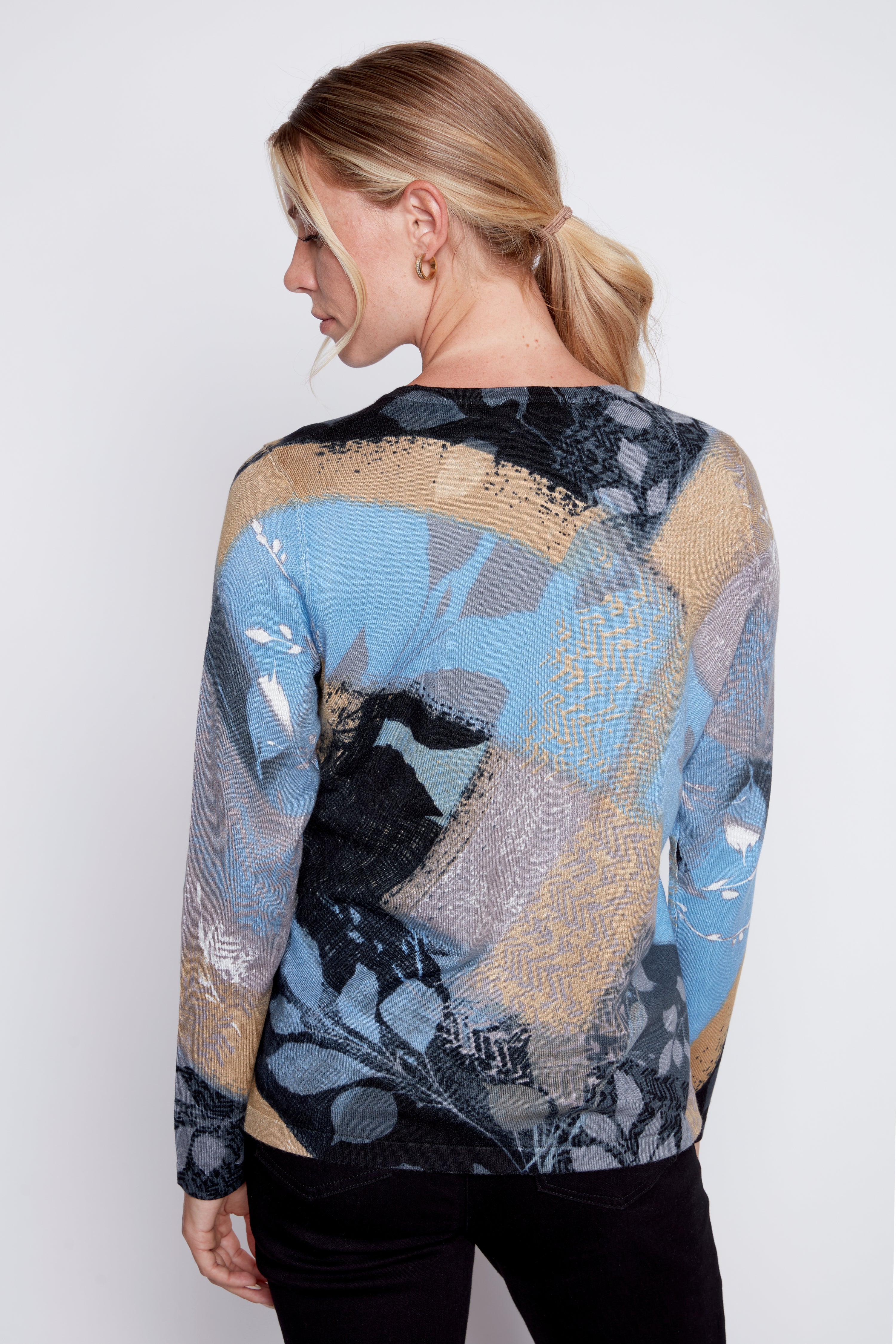 Le pull en maille légère imprimée