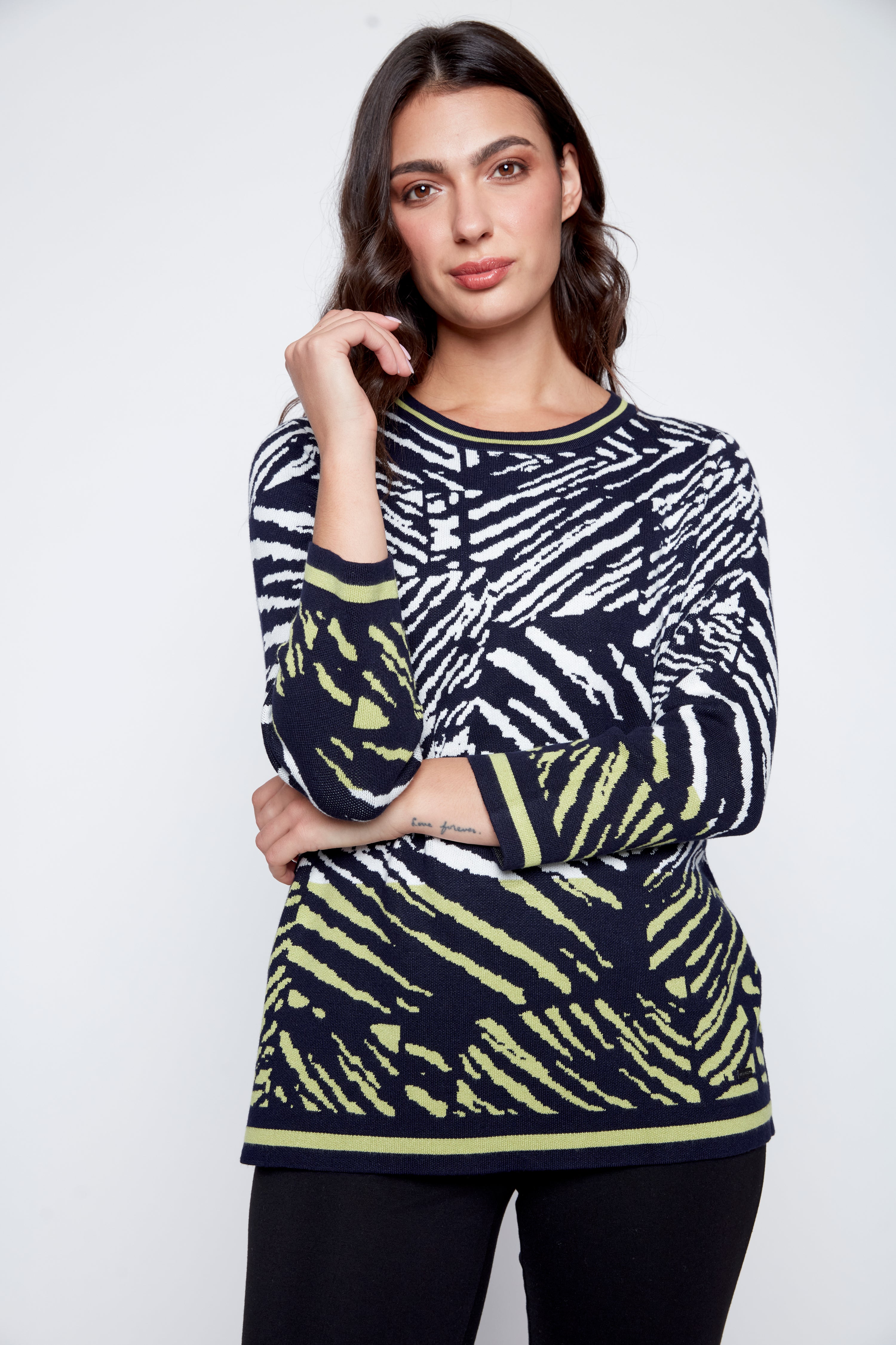 Le pull en maille légère imprimée