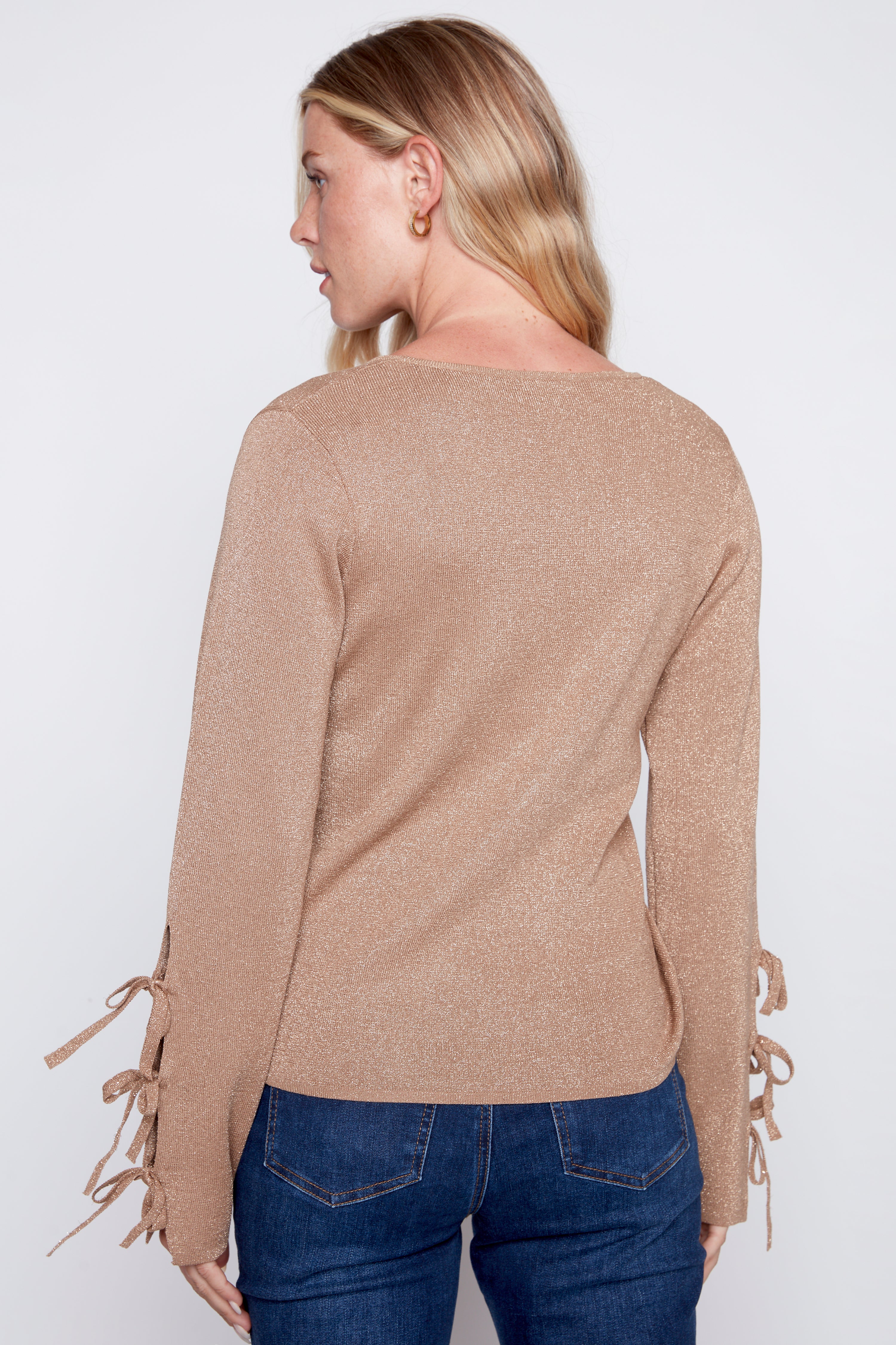 Le pull à détail nœud