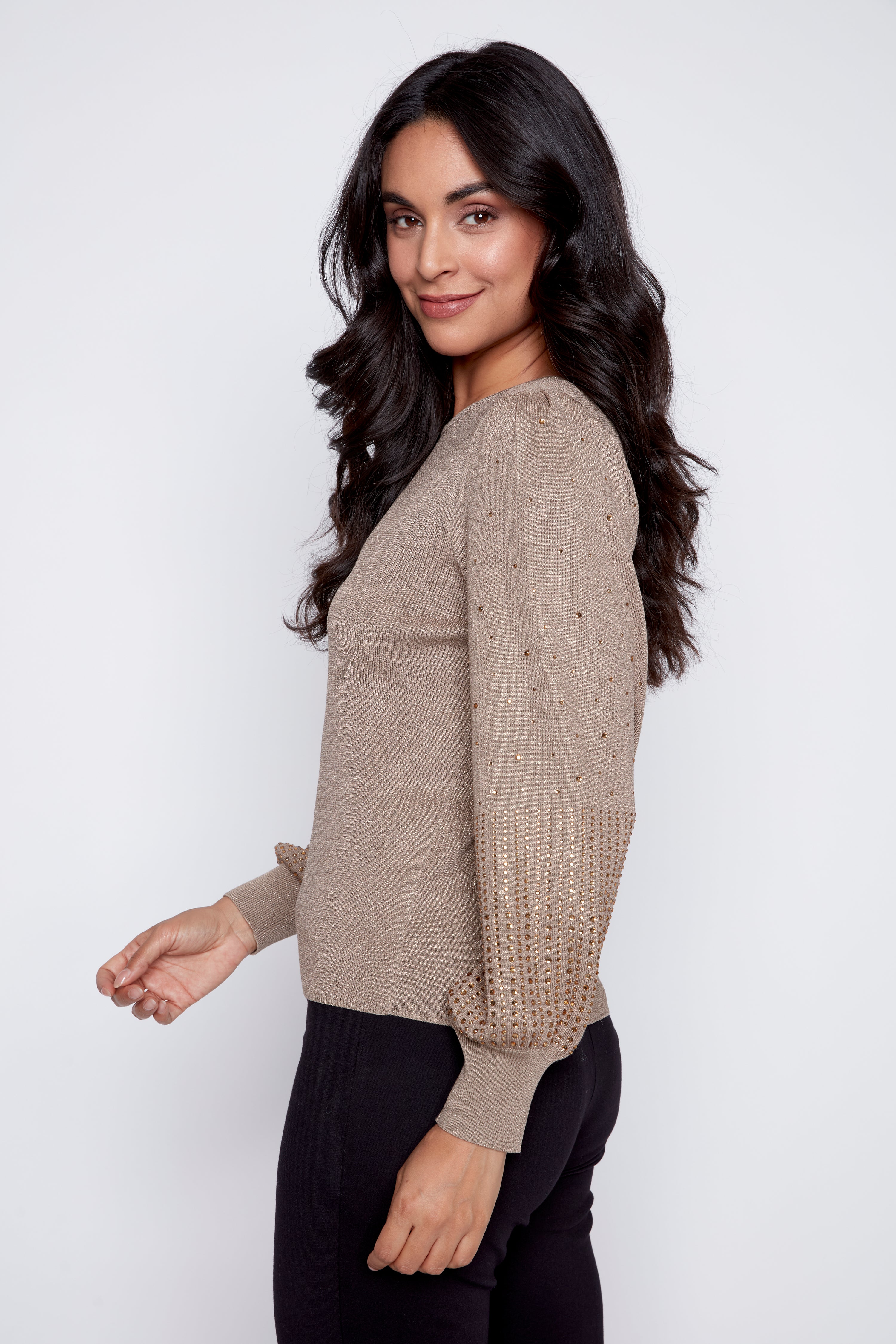 Le pull à col bateau et manches bouffantes