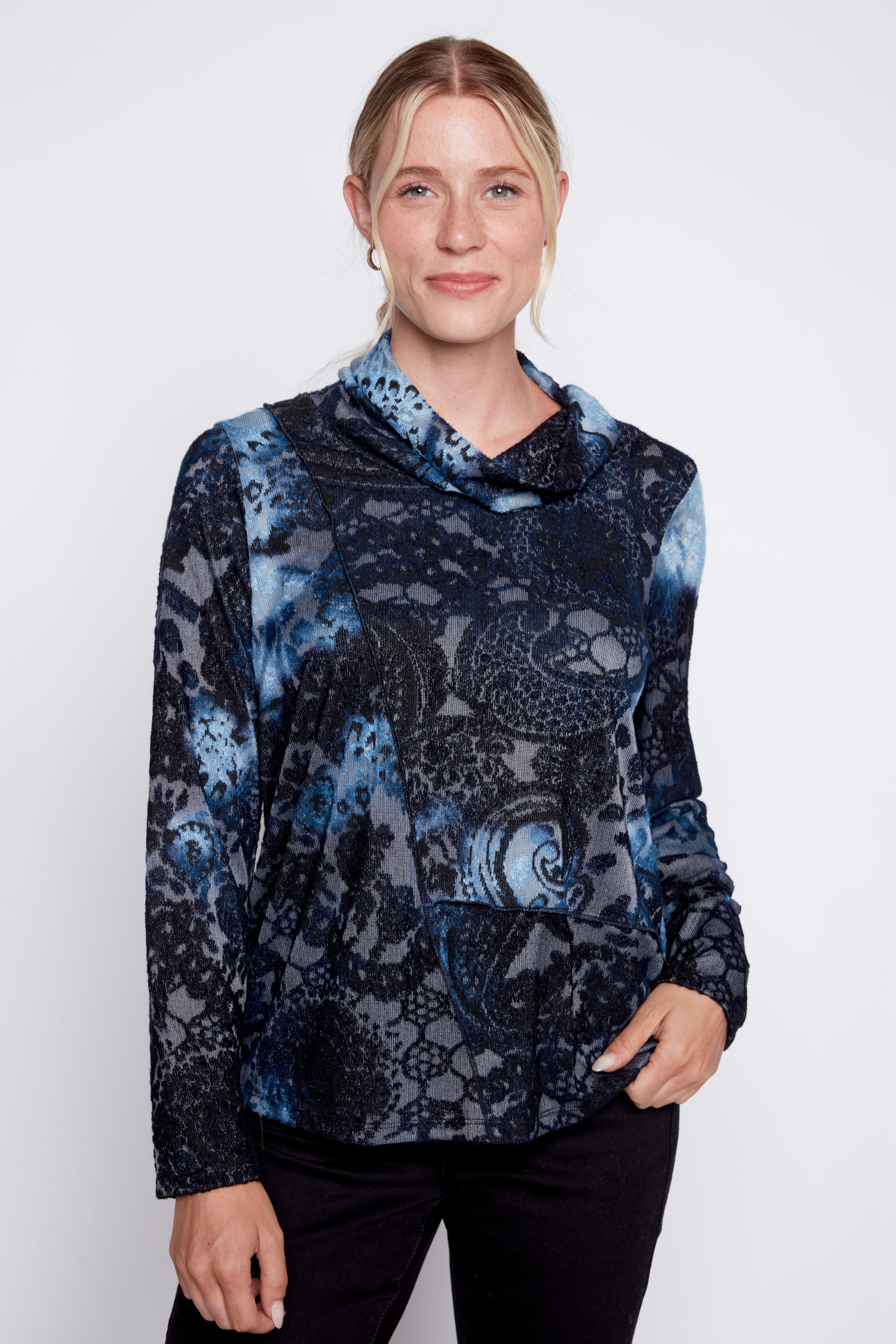 Le haut jacquard tie-dye dévoré