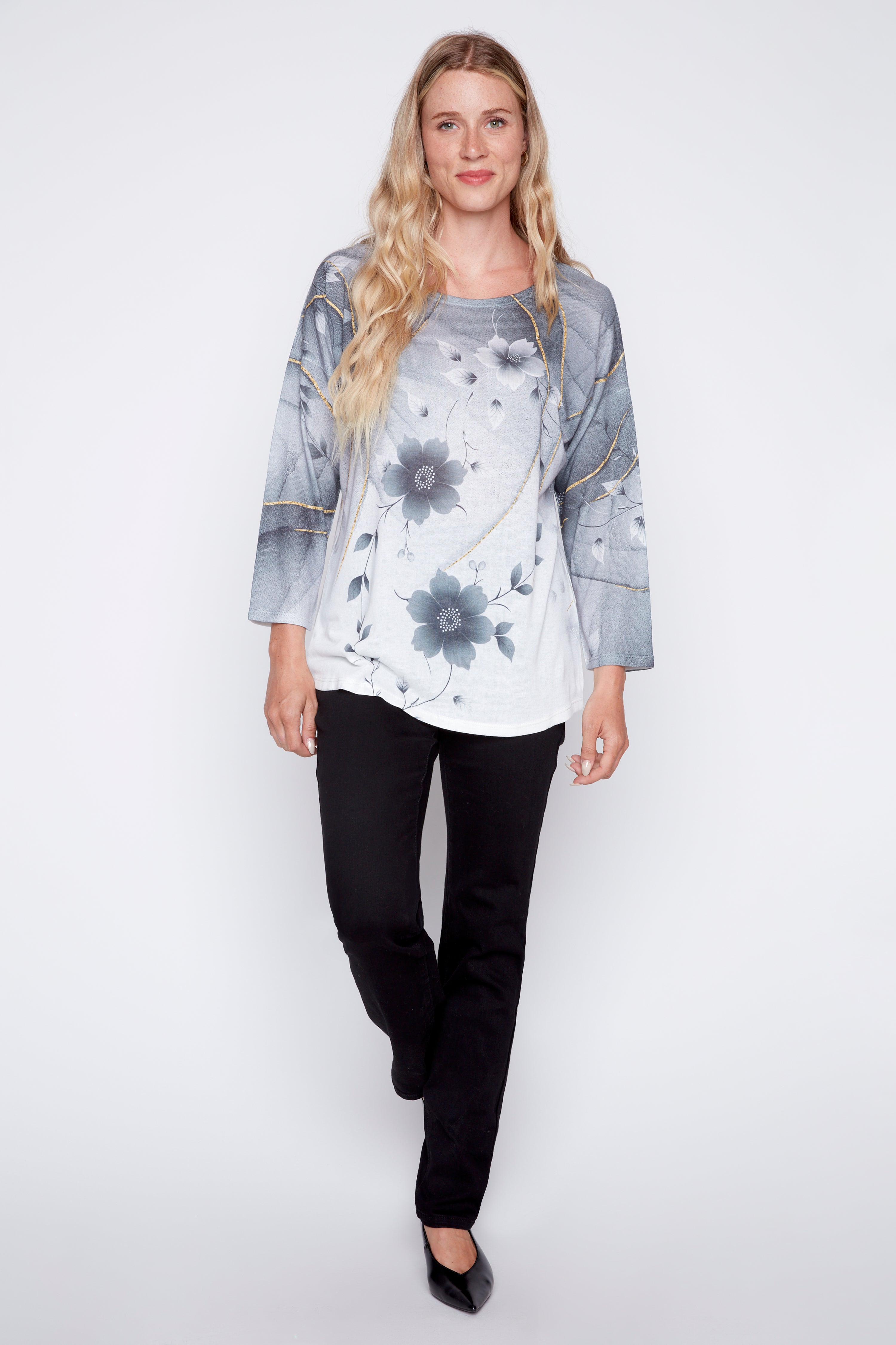 Le haut en tricot fleuri