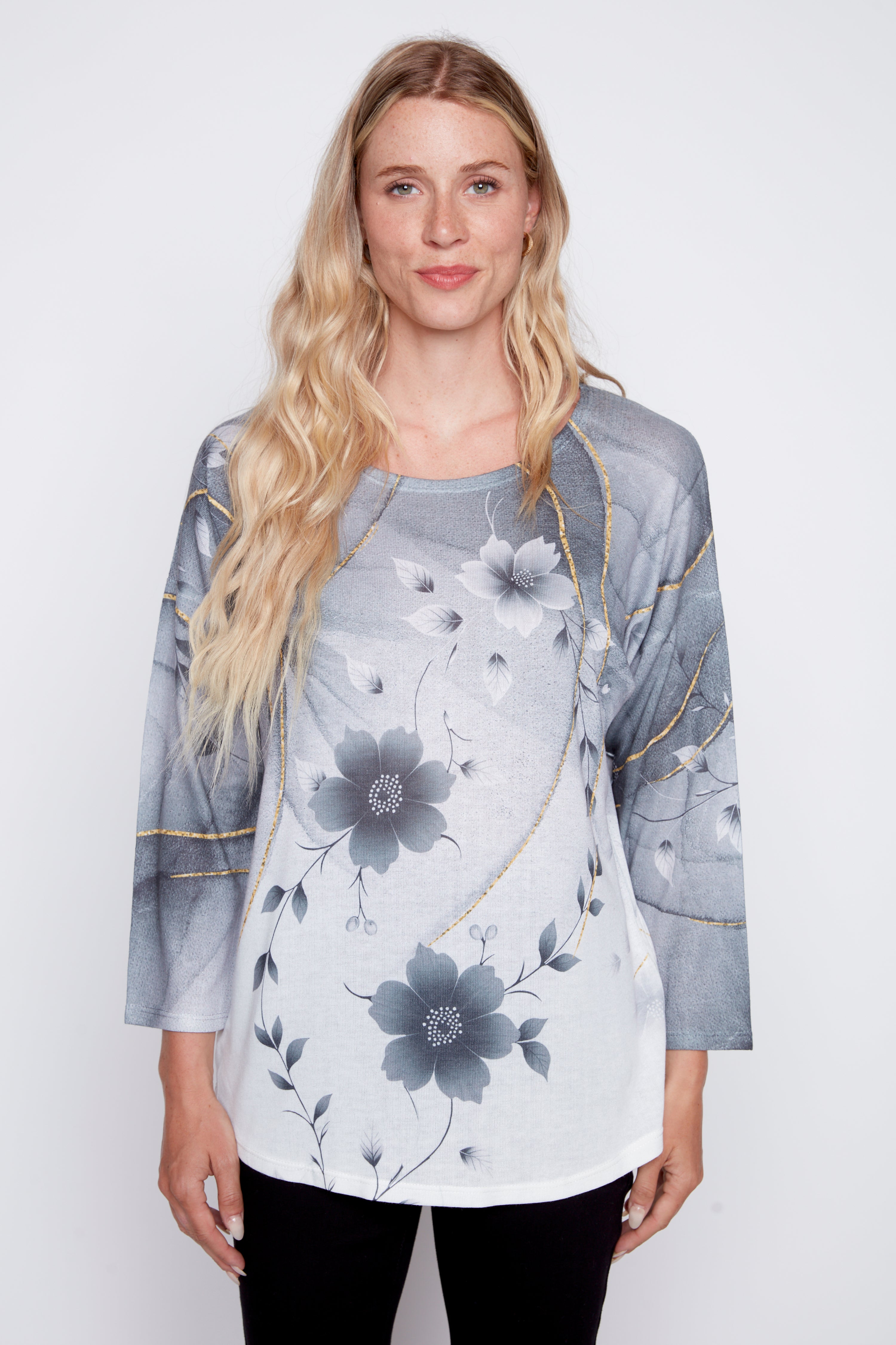 Le haut en tricot fleuri