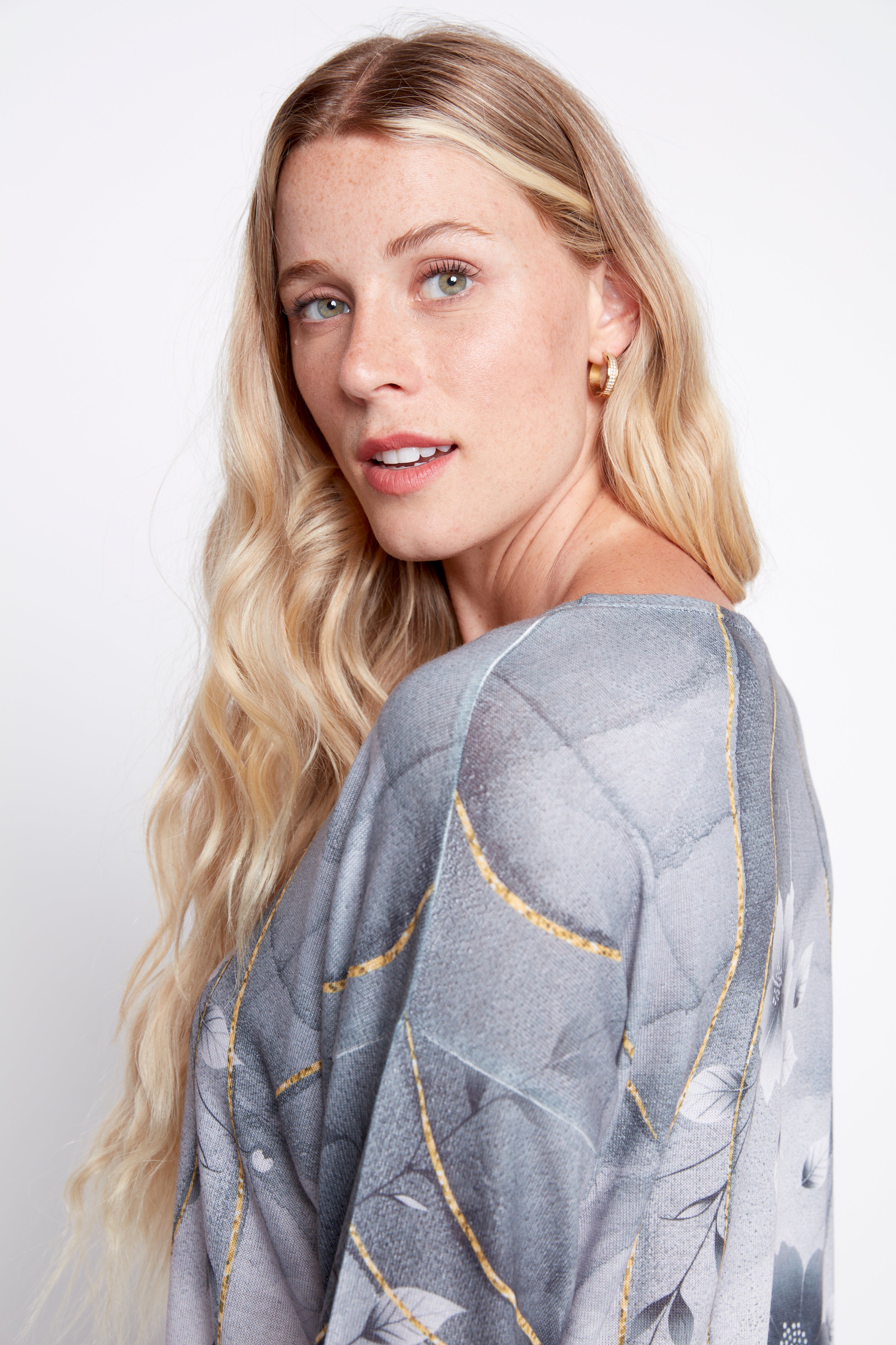 Le haut en tricot fleuri