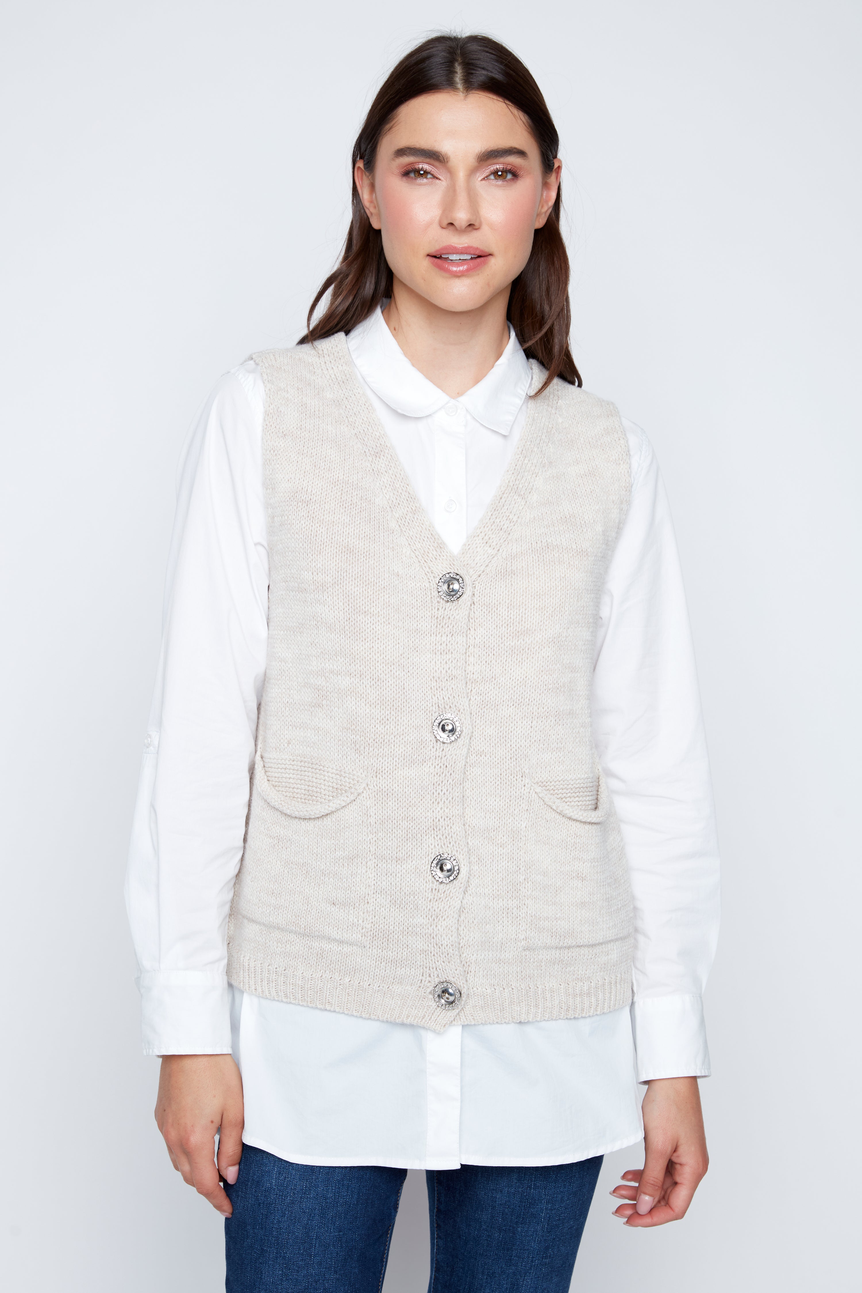 Le gilet à boutons sur le devant