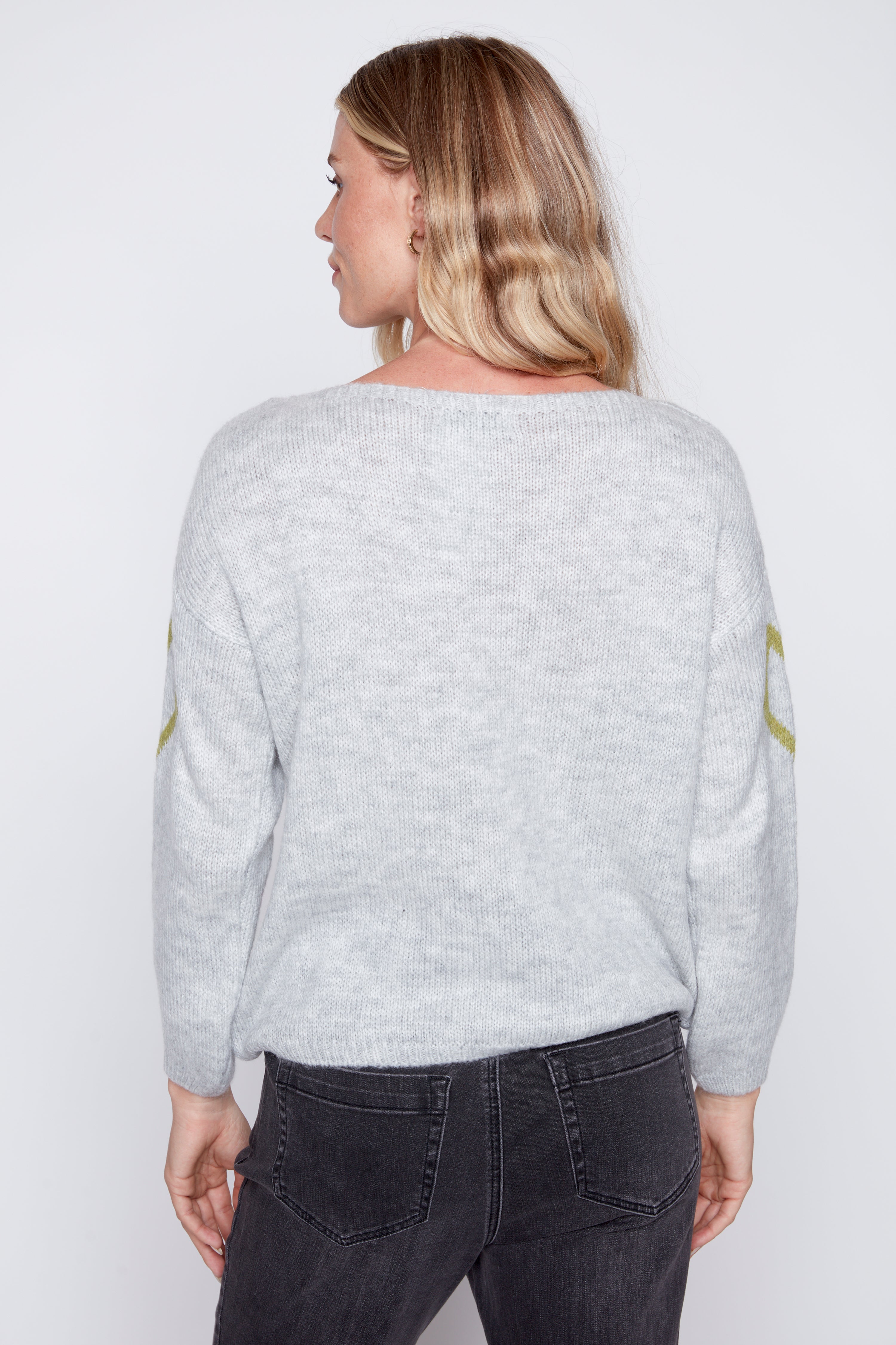 Le pull à motif coeurs