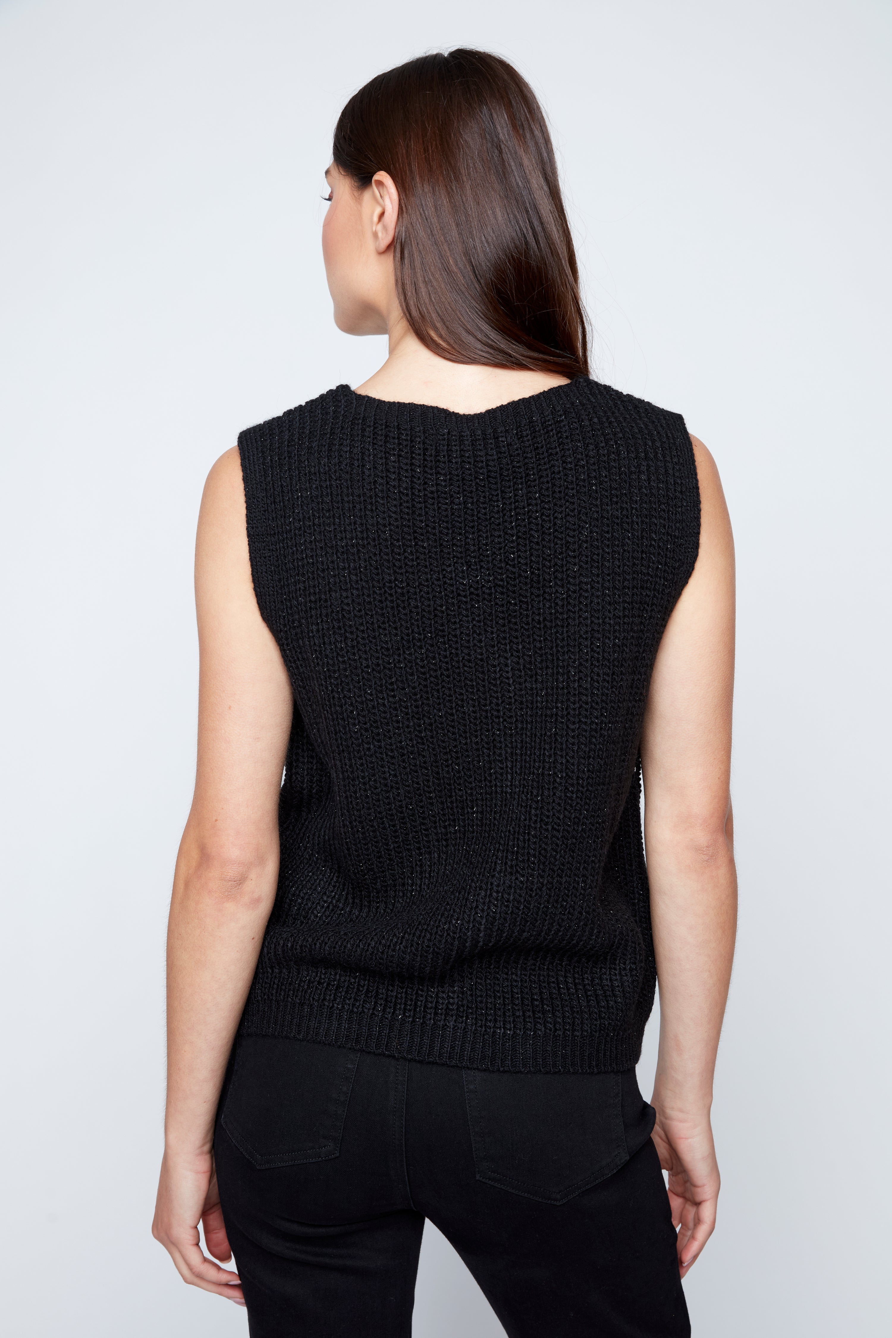 Sweater vest with pockets