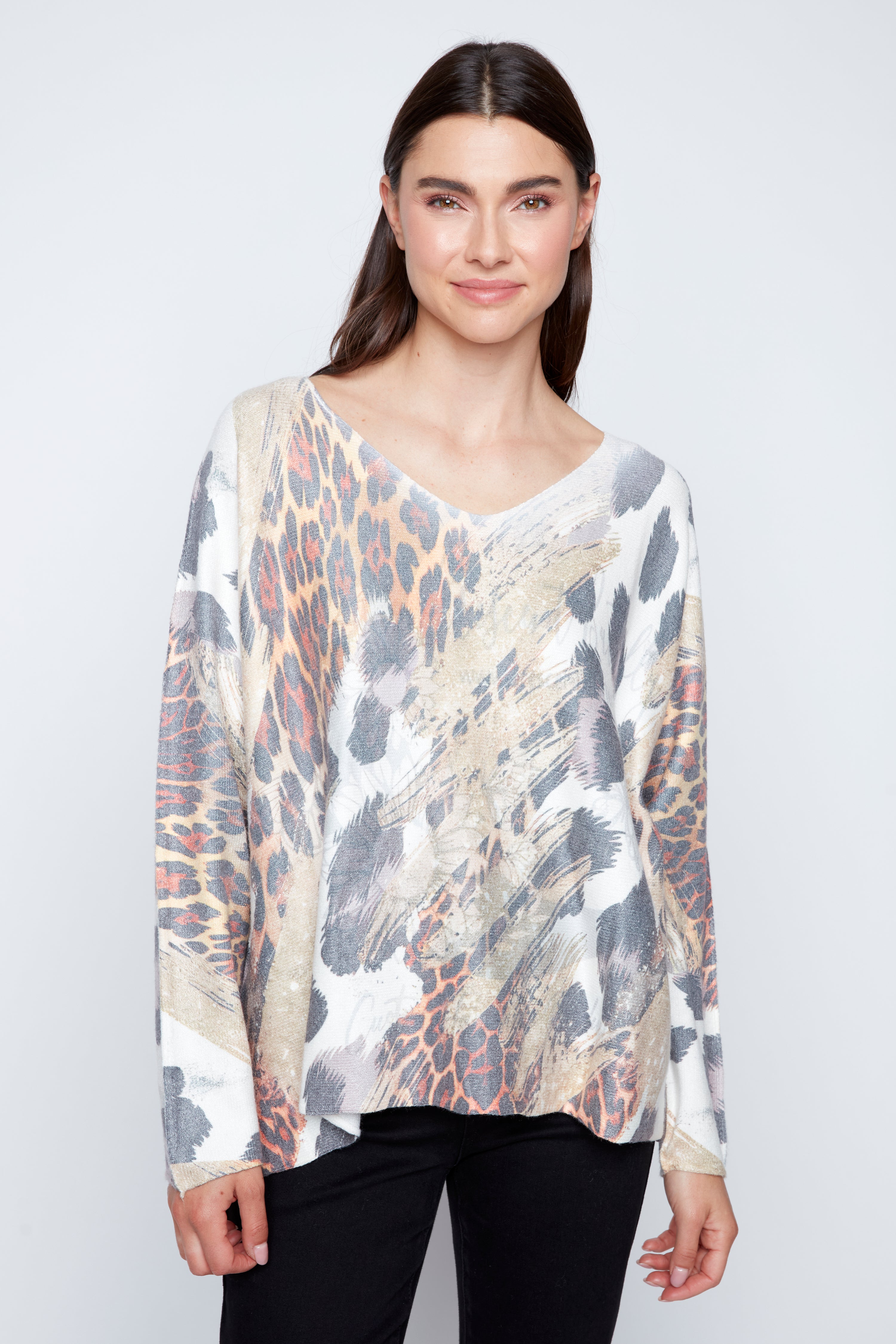 Le pull à imprimé animal abstrait