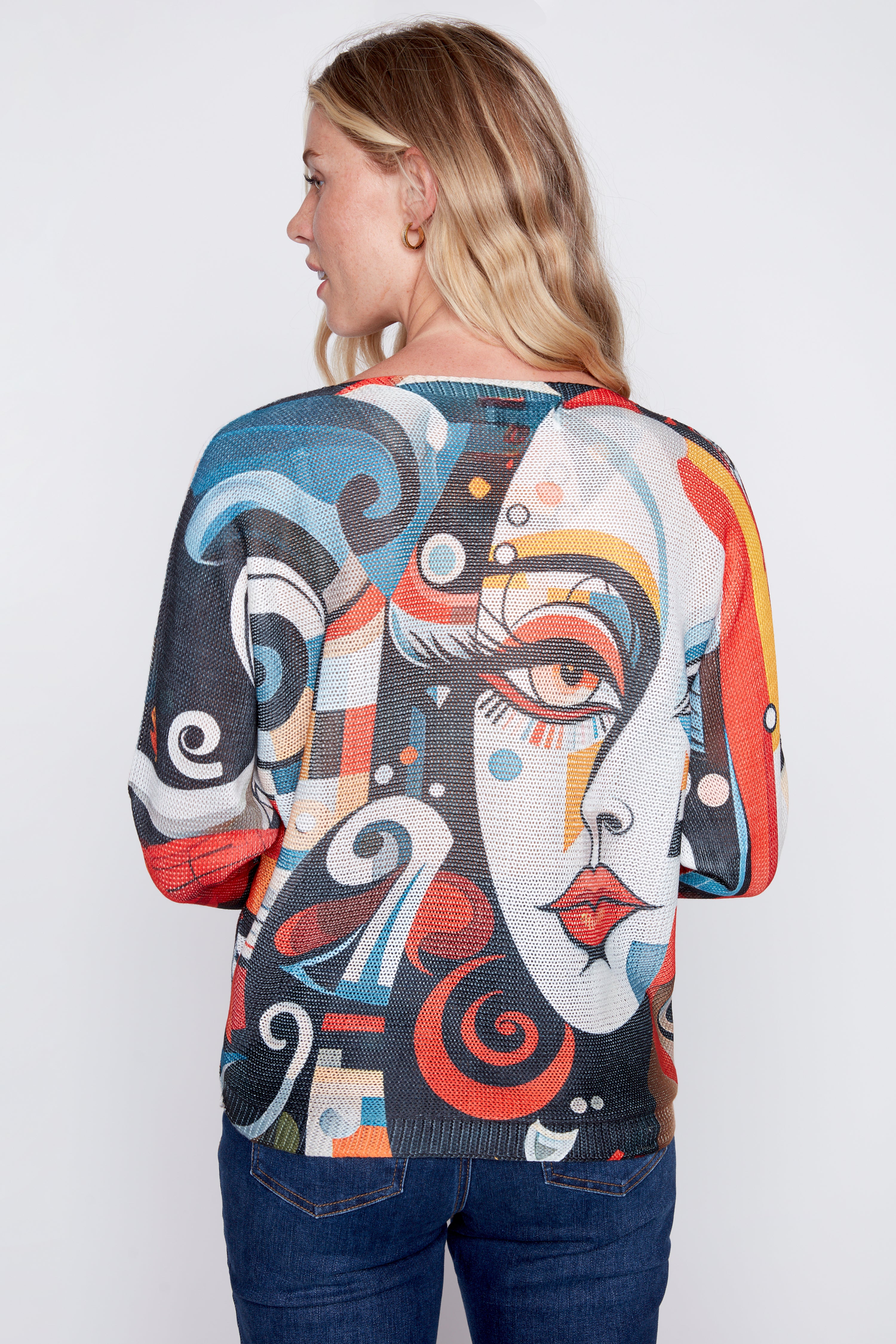 Le pull abstrait avec visage de femme