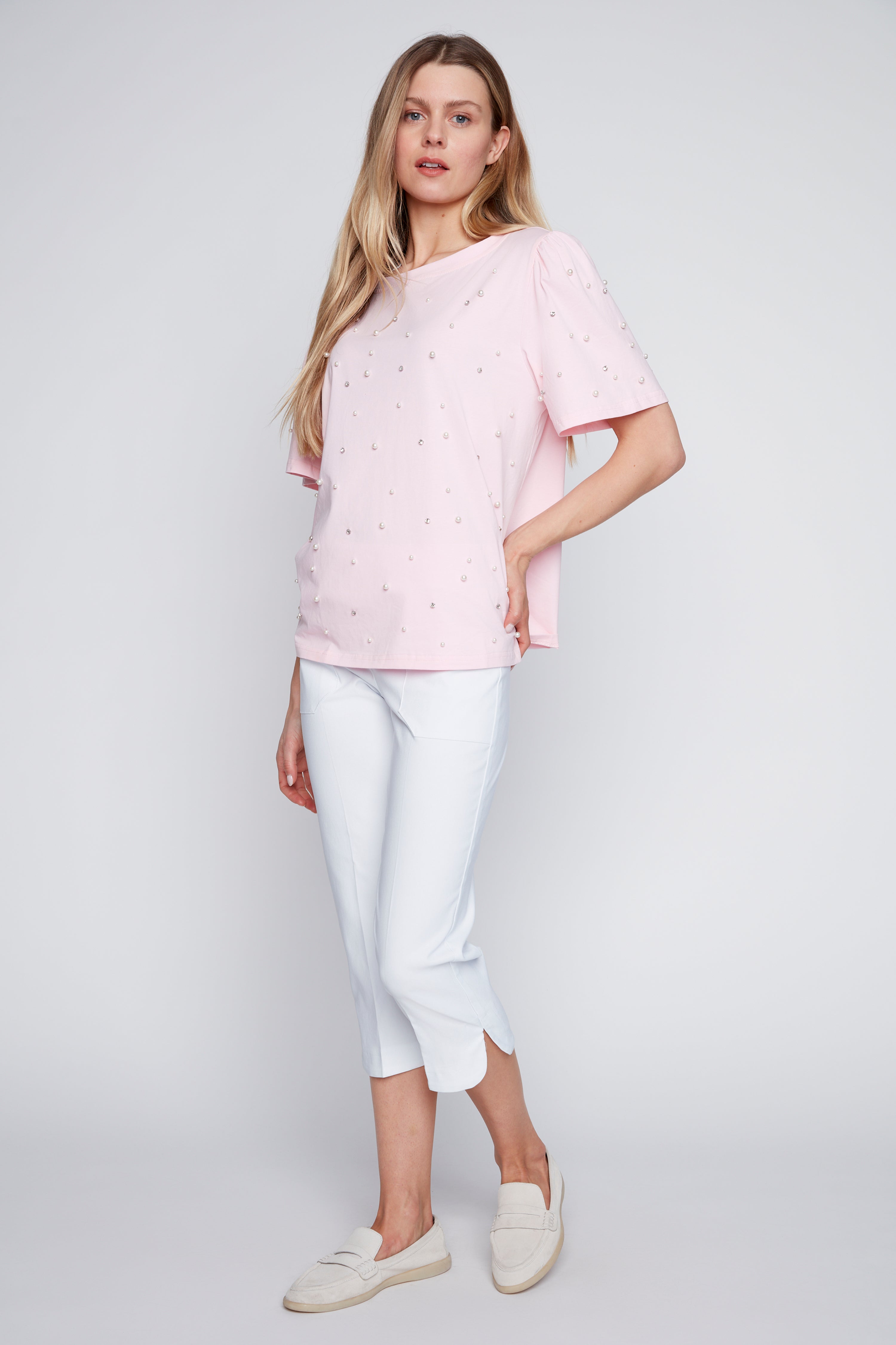 Le t-shirt en coton uni avec détail de perles