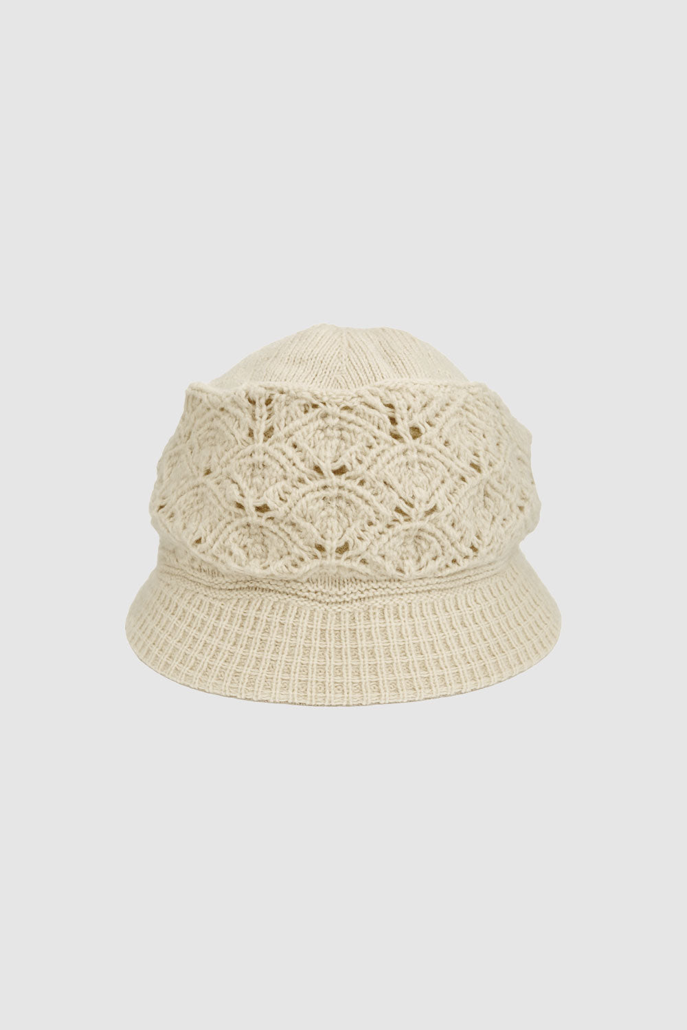 Le chapeau en mélange d'angora au crochet