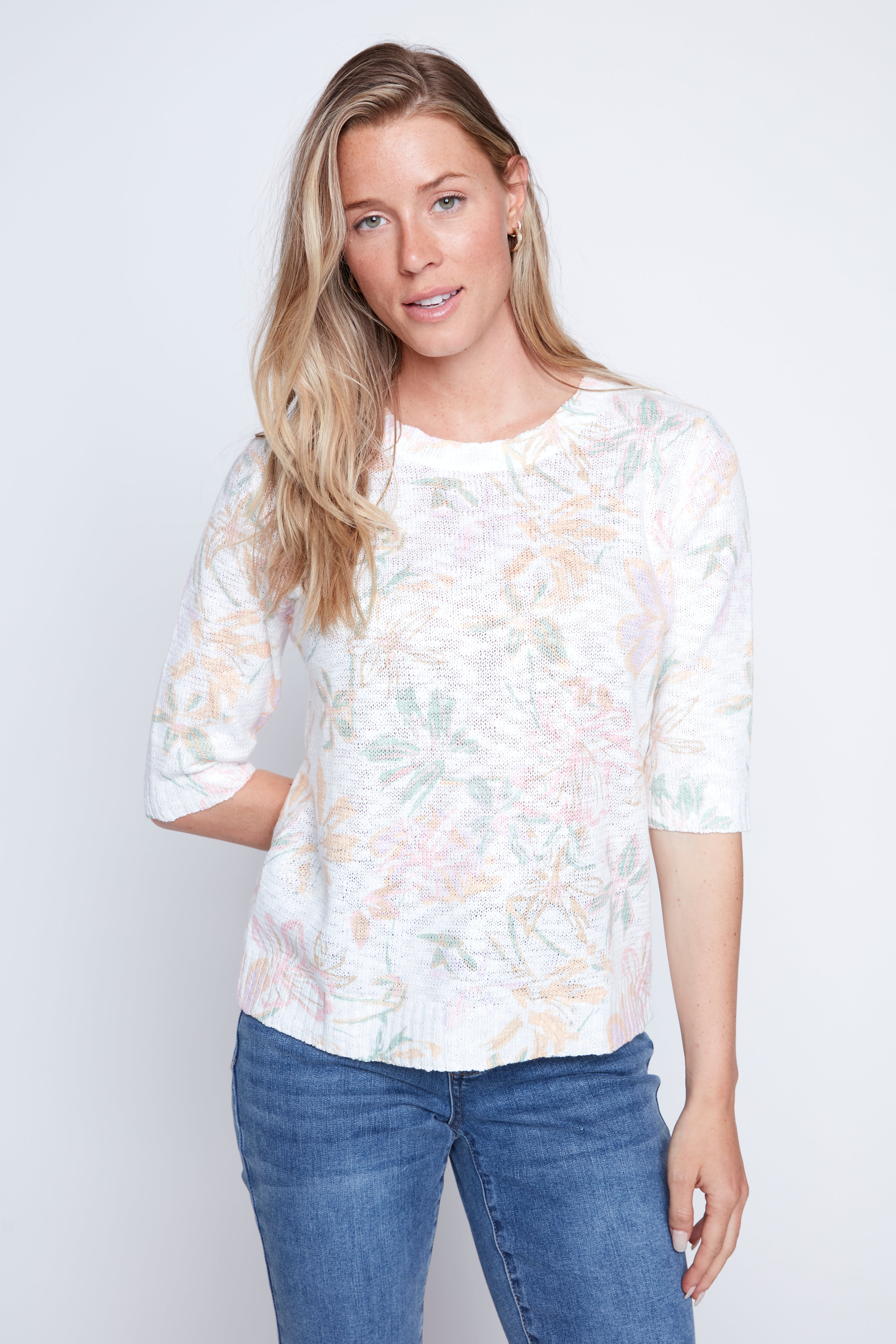 Le haut à imprimé fleurs