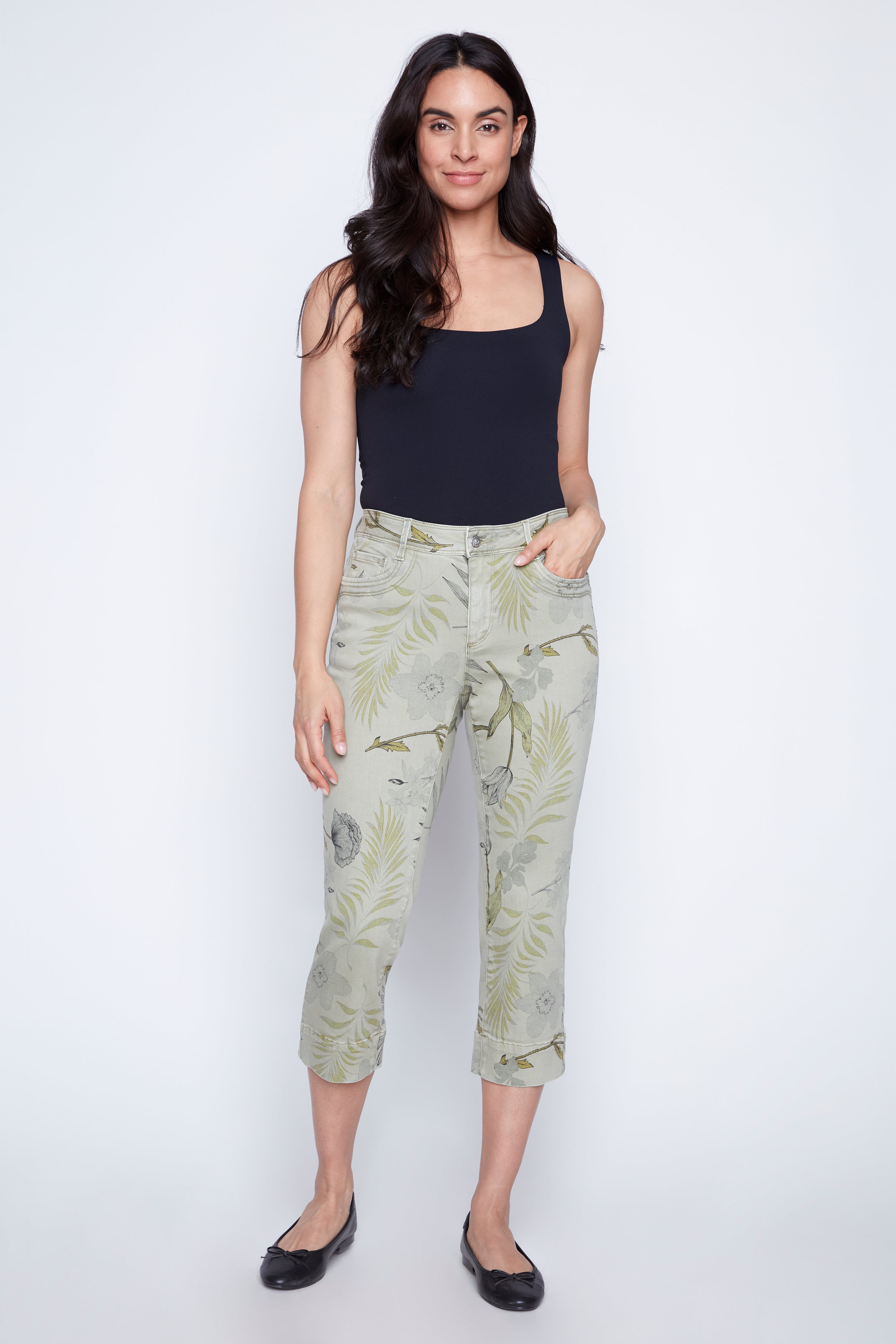 Slim leg tropical print capri