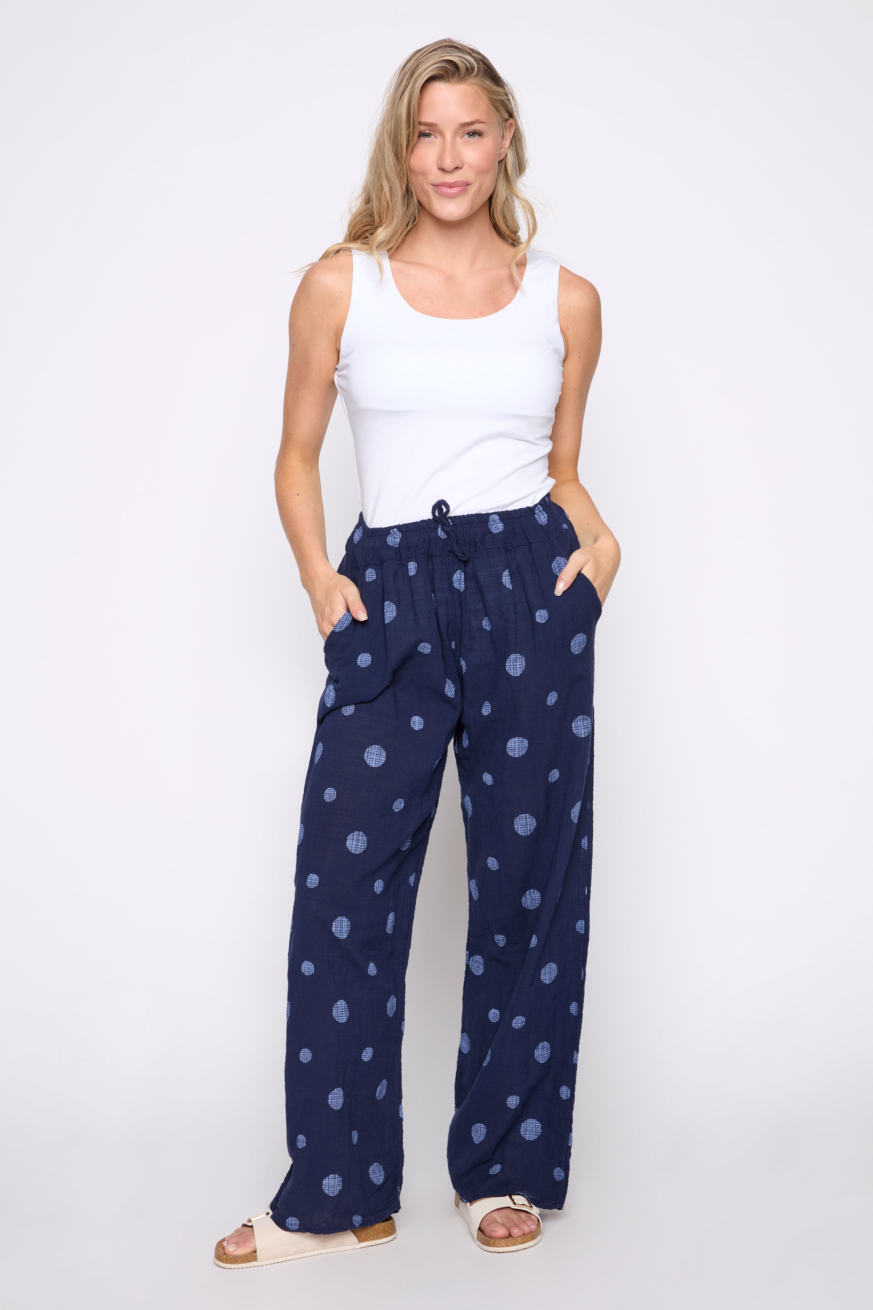 Le pantalon à enfiler à imprimé pois