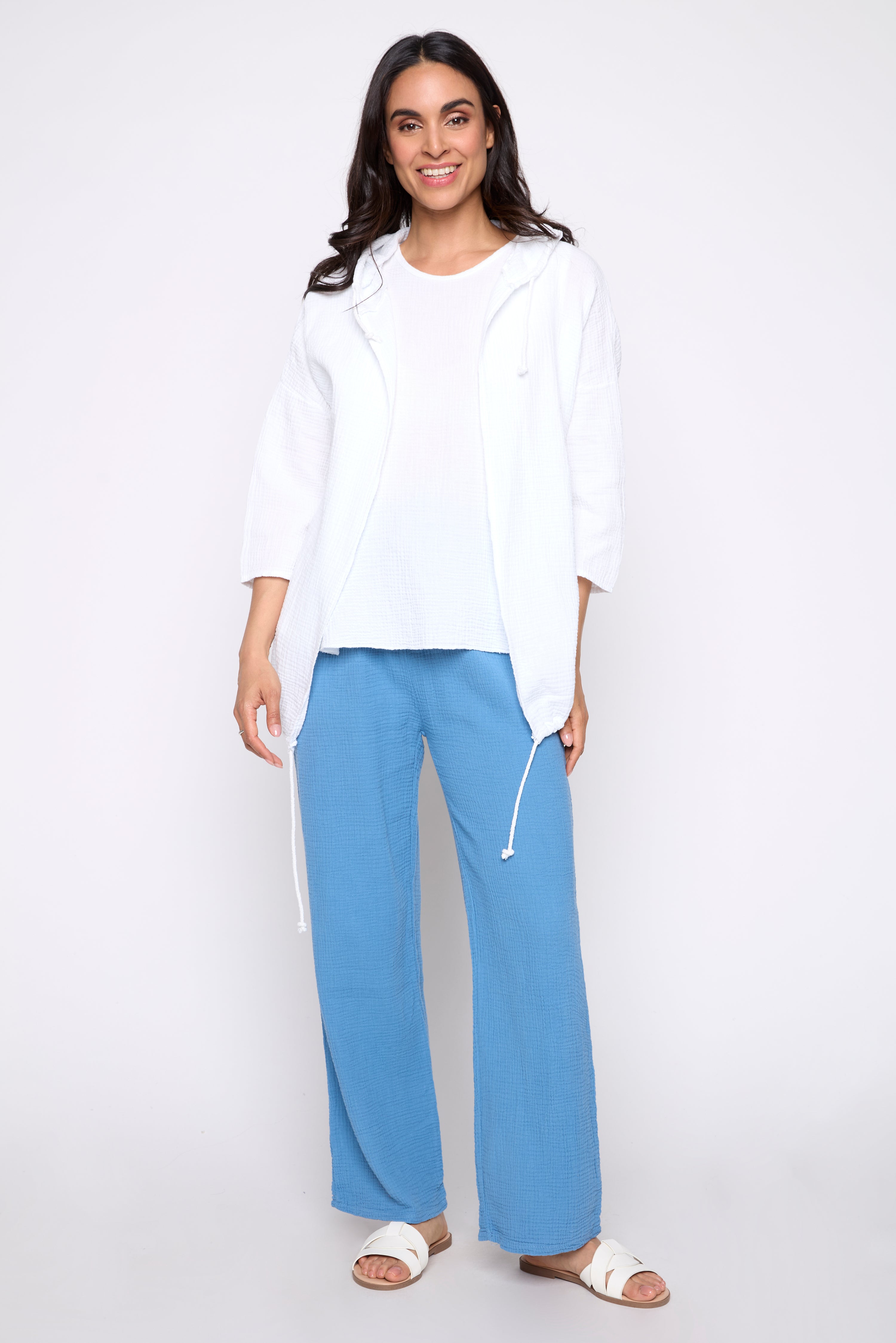 Le cardigan à capuchon en gaze de coton