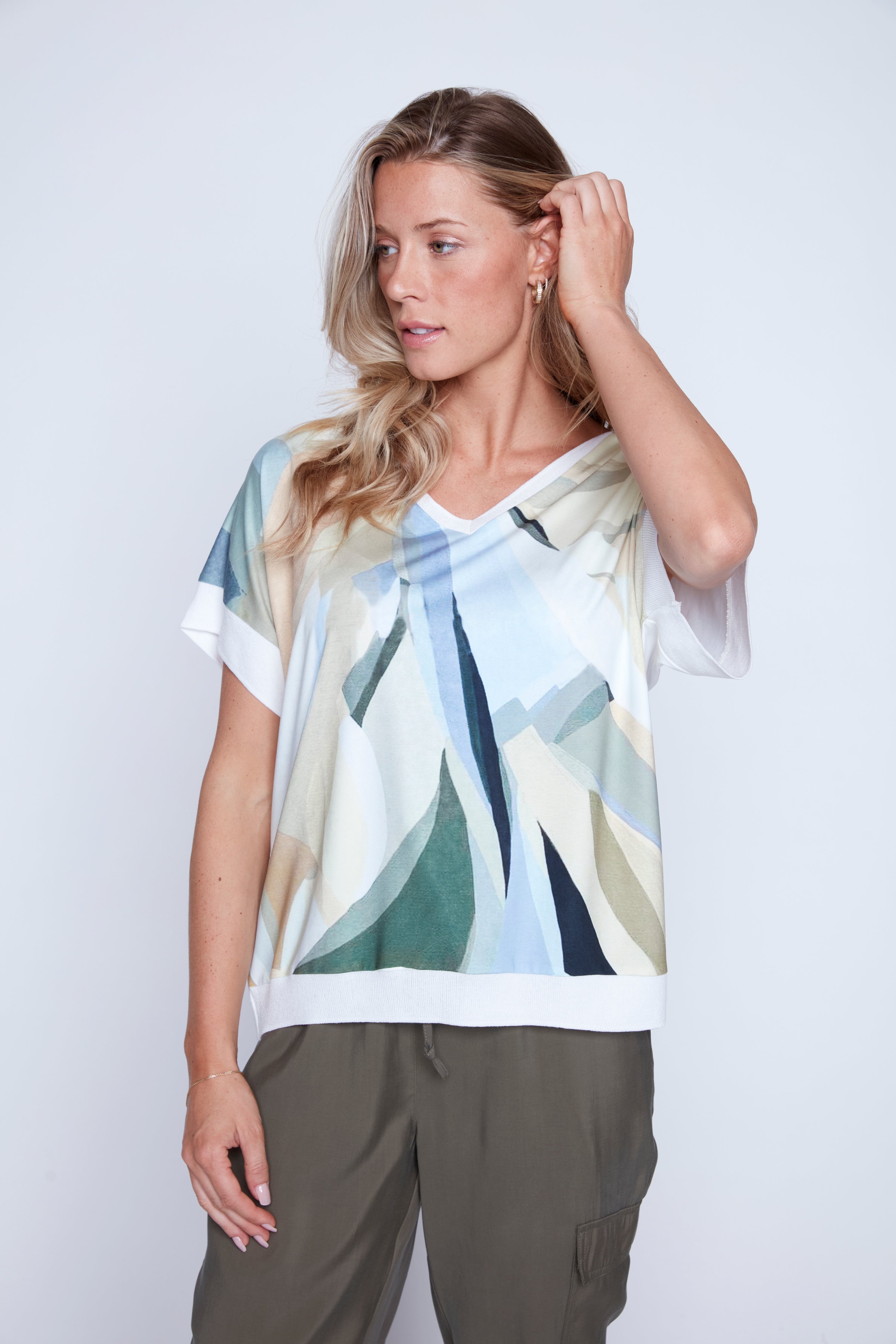 Short sleeve abstract print top