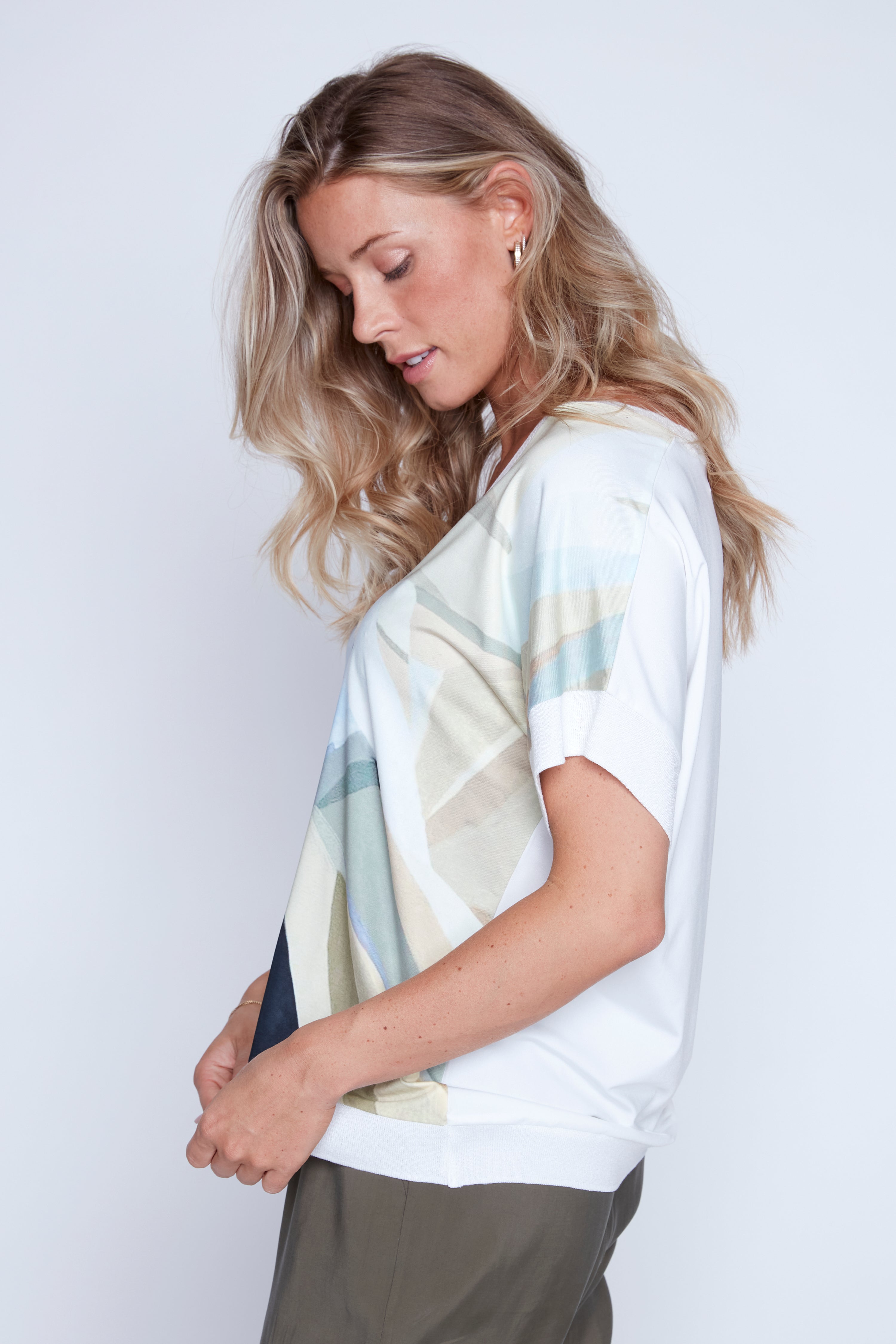 Short sleeve abstract print top