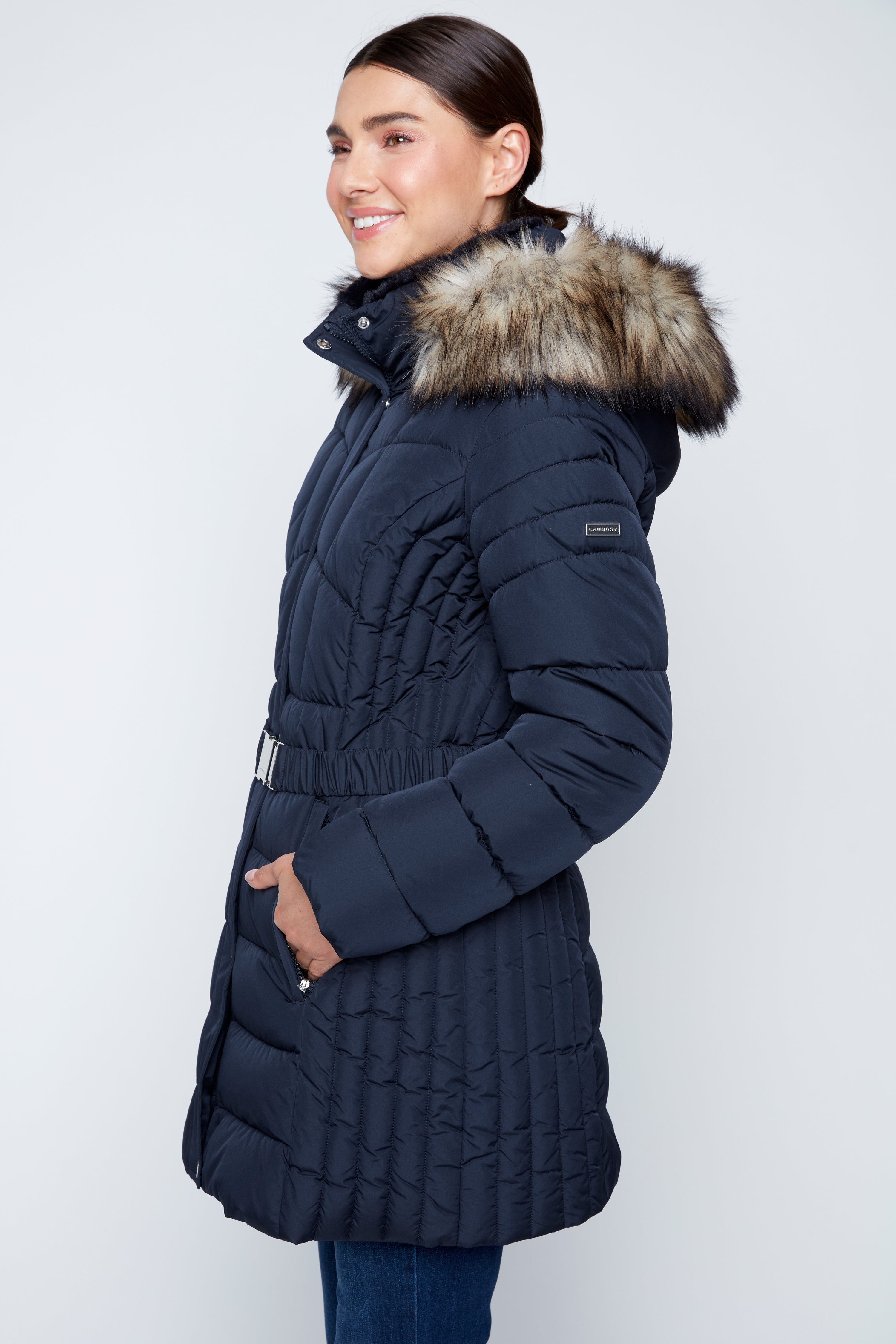 Le manteau matelassé ceinturée