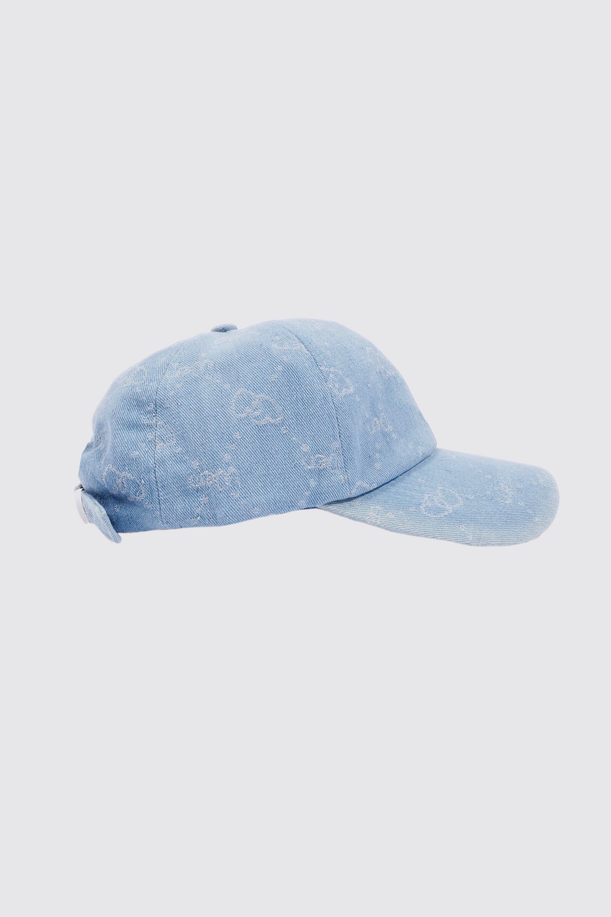 La casquette avec broderie