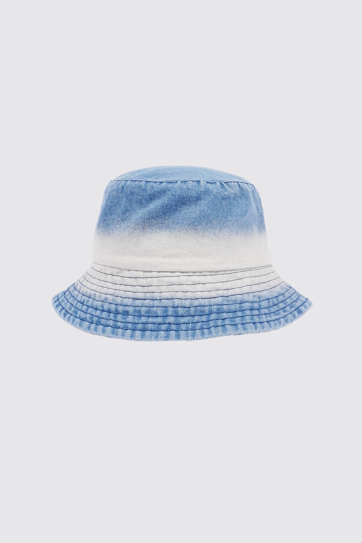 Le chapeau en denim ombré