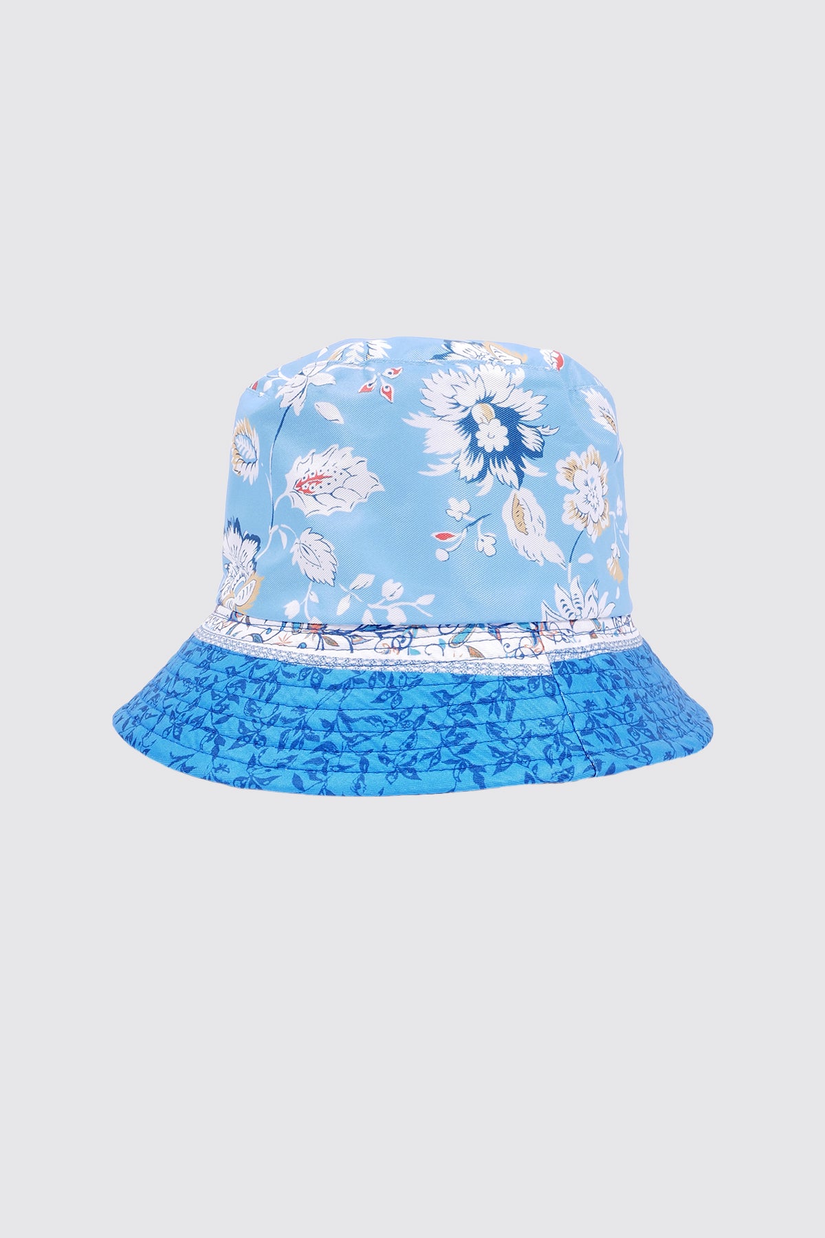 Le chapeau à imprimé floral