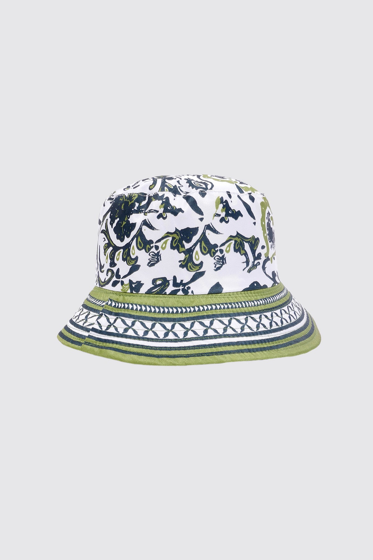 Le chapeau à imprimé cachemire