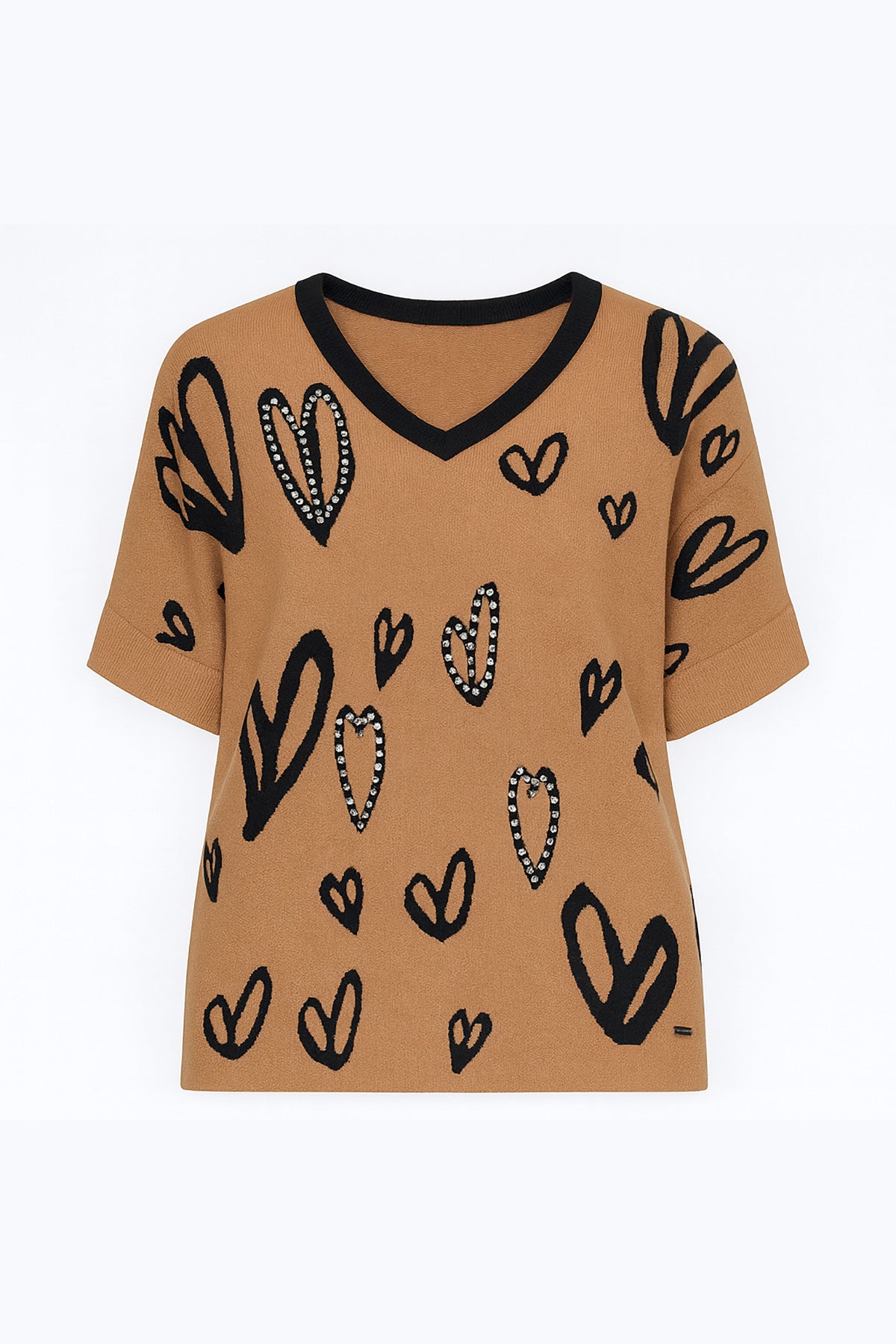 Le pull avec des cœurs en strass