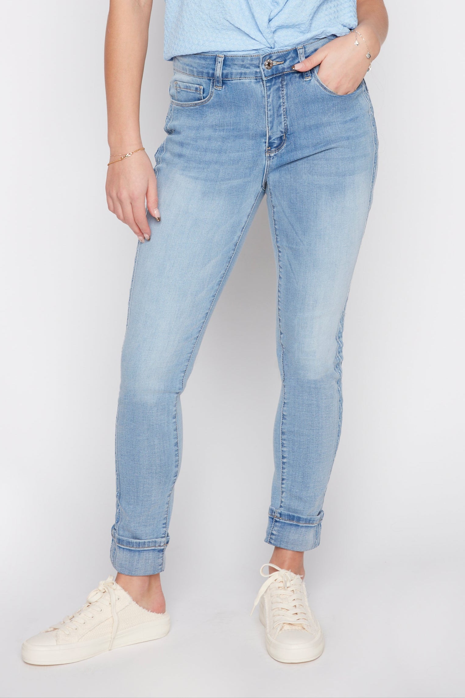 Slim leg side embroidery jean