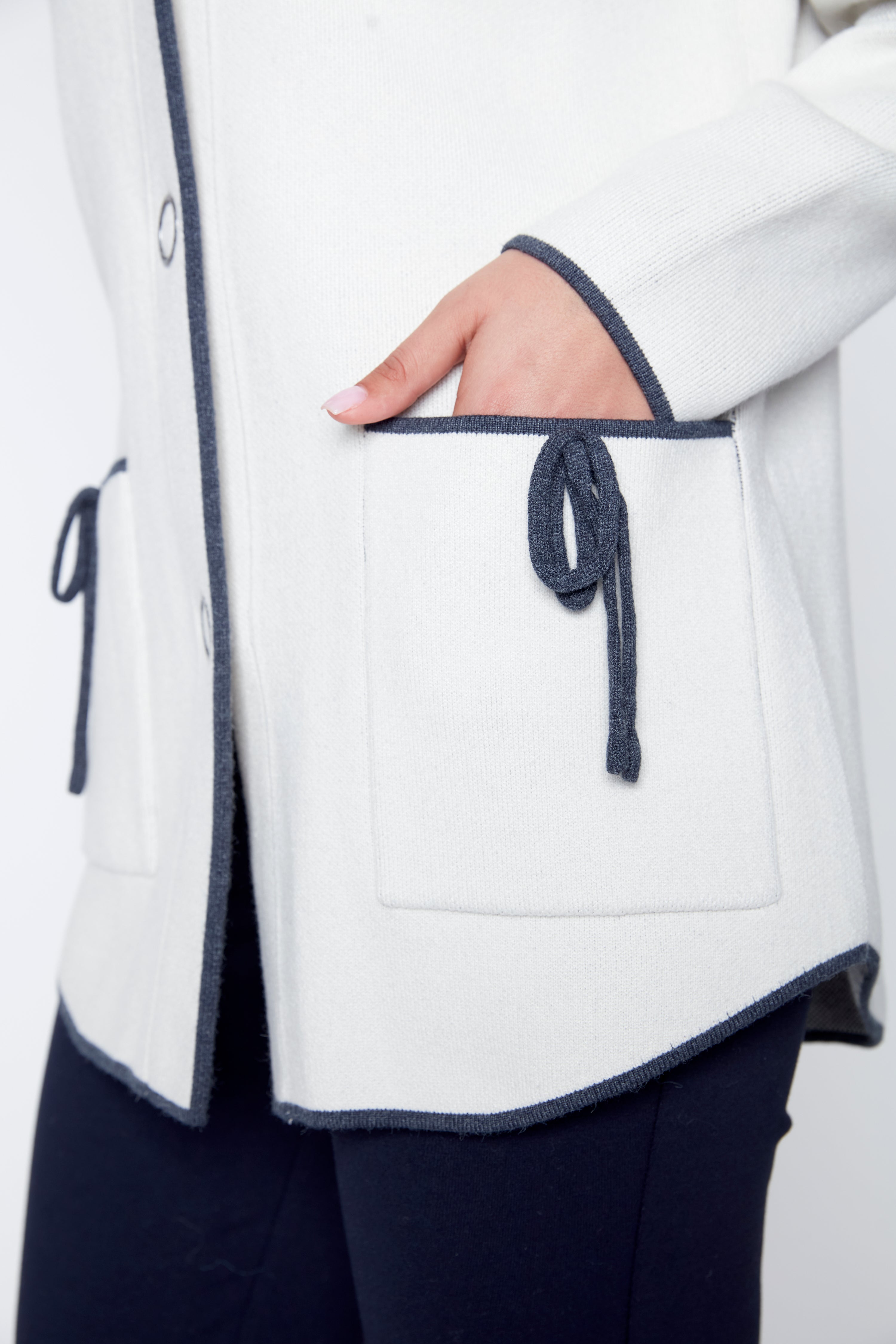 Le cardigan à détails croisés