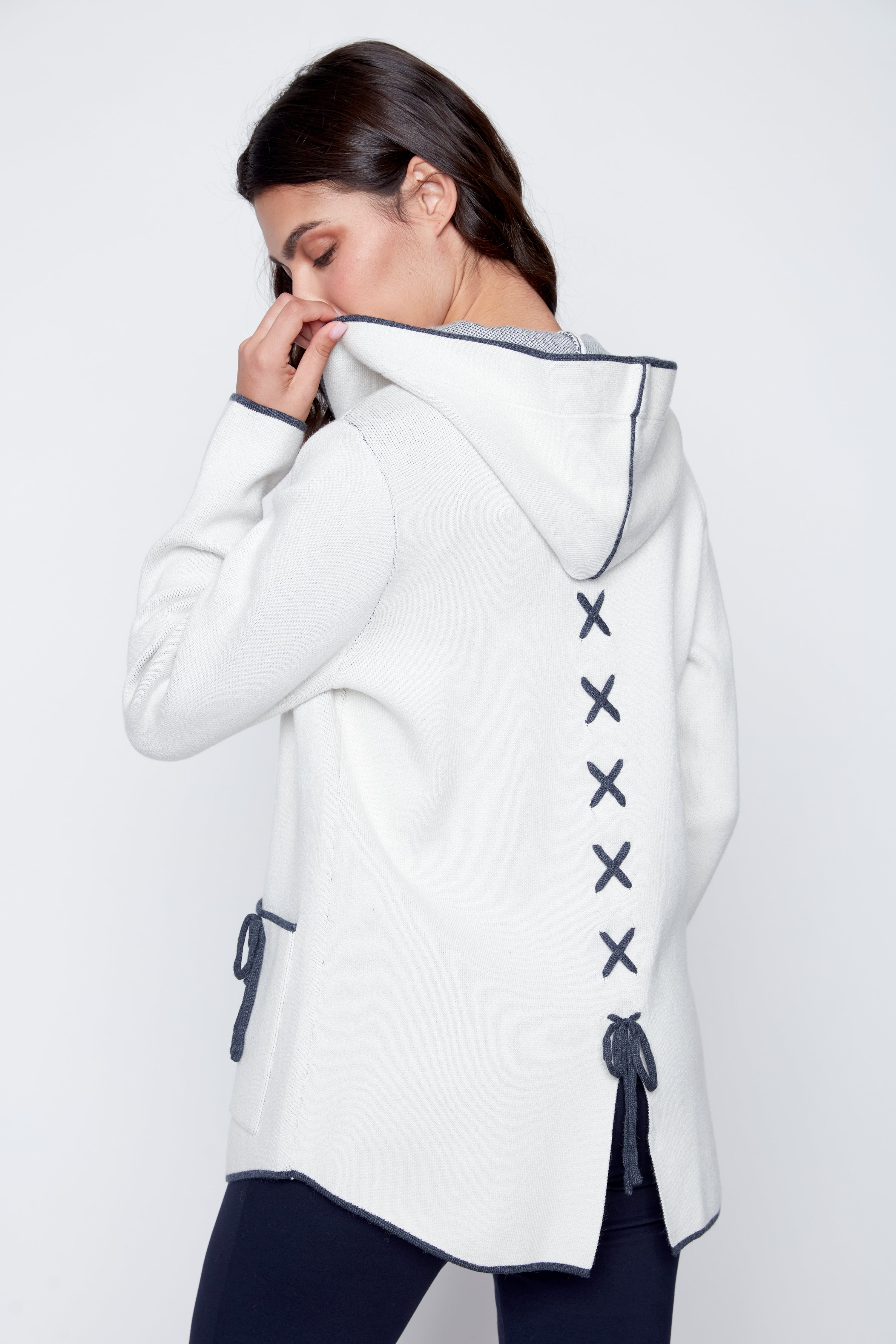 Le cardigan à détails croisés