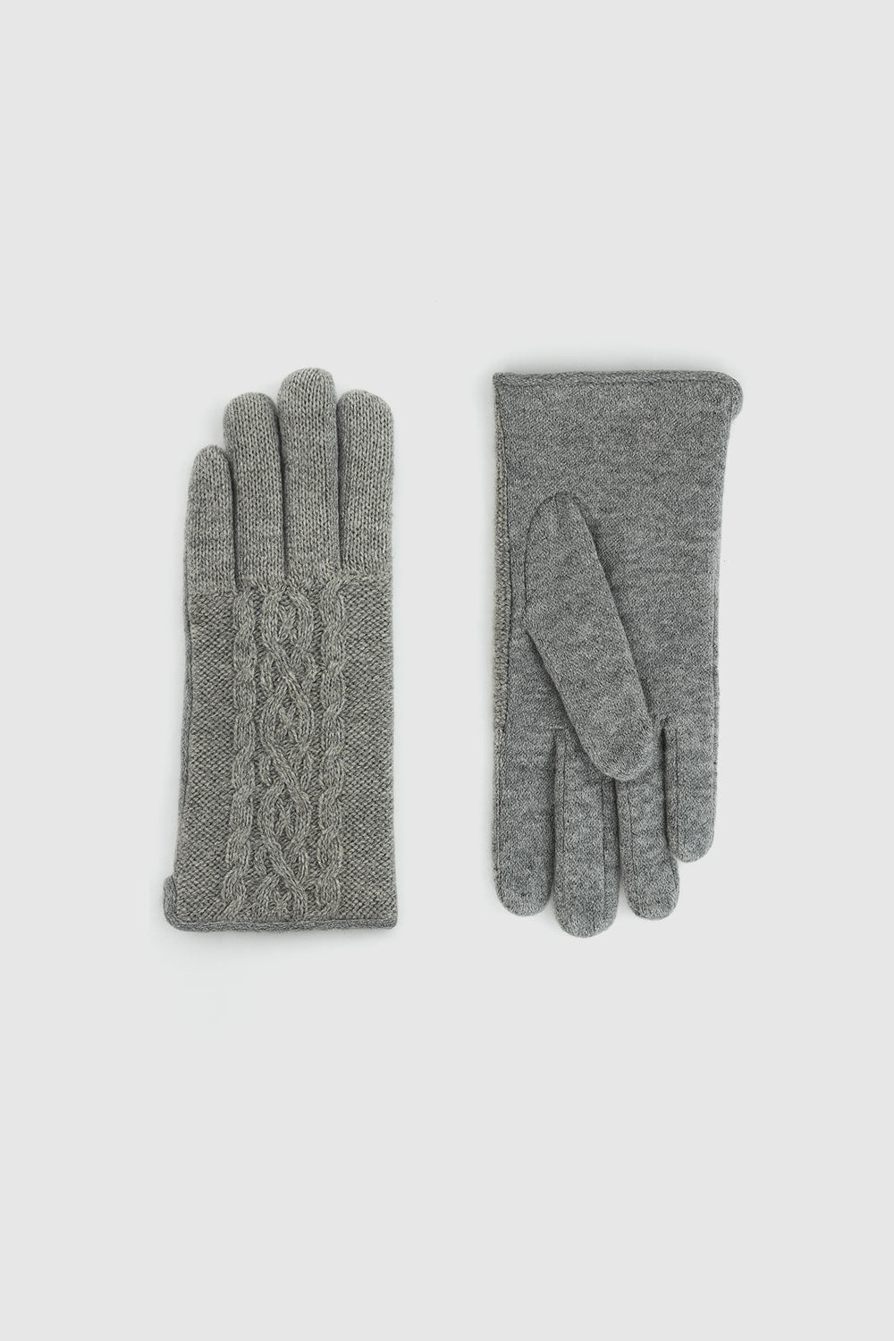 Les gants en tricot torsadé en mélange de laine