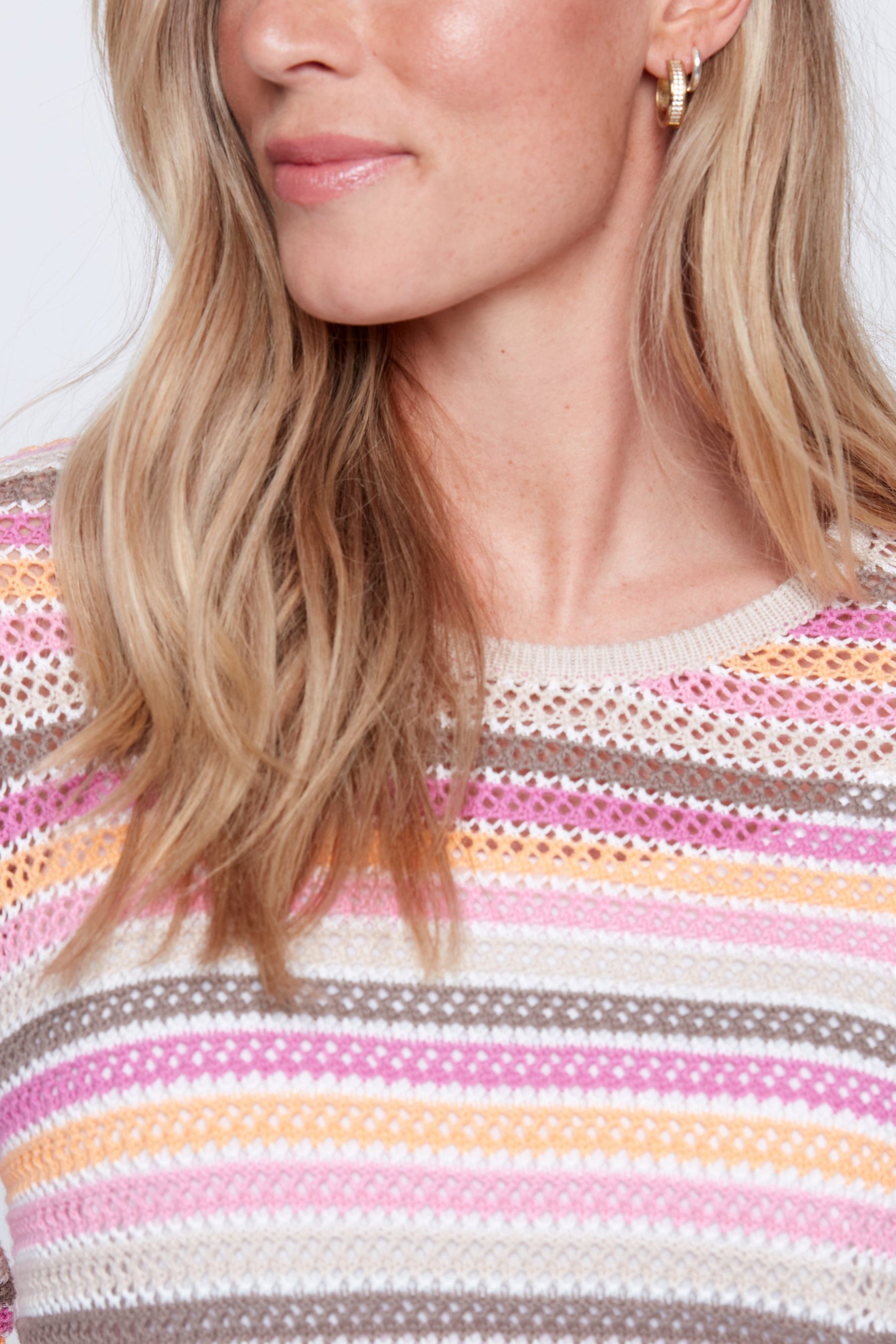 Le haut en coton rayé avec ourlet à cordon de serrage