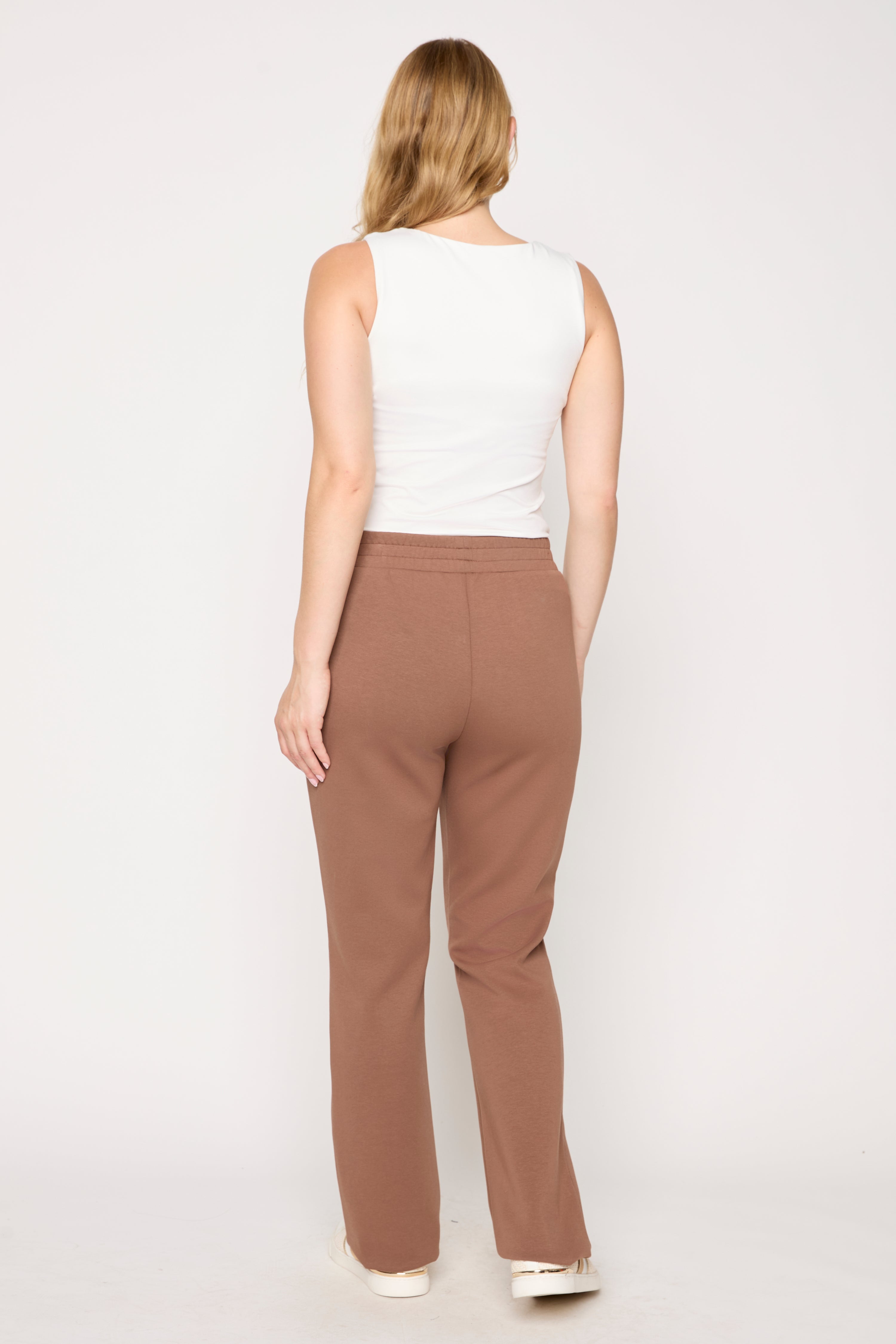 Le pantalon droit en scuba