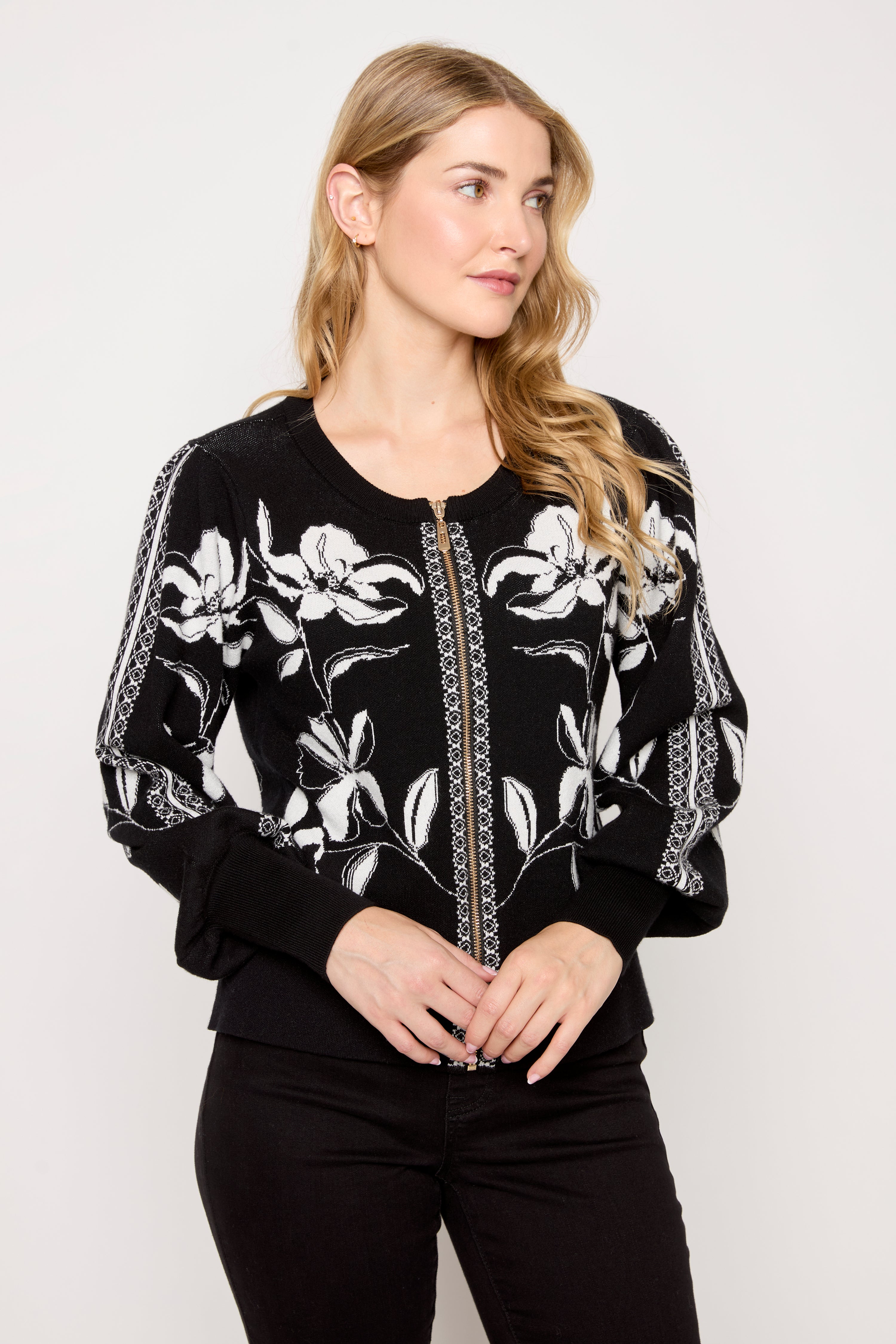 Le cardigan zippé en jacquard floral