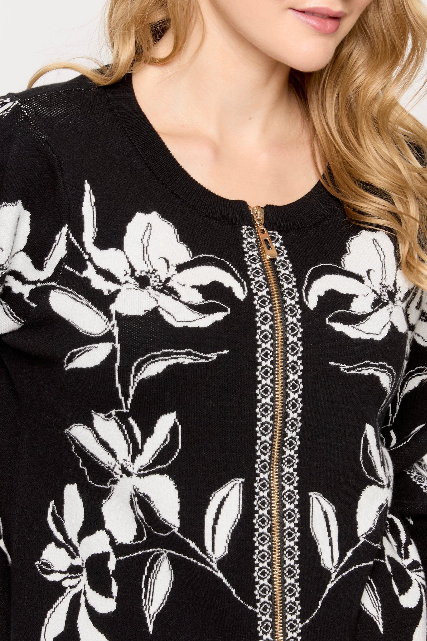 Le cardigan zippé en jacquard floral