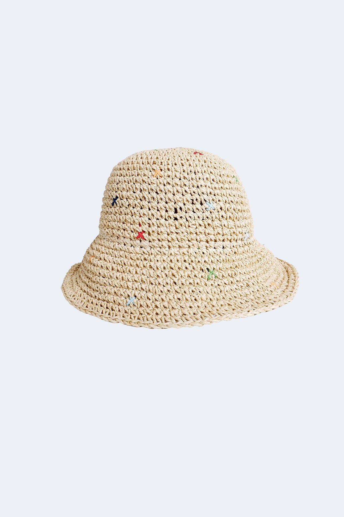 Le chapeau crocheté à la main avec détails surpiqûres multicolores