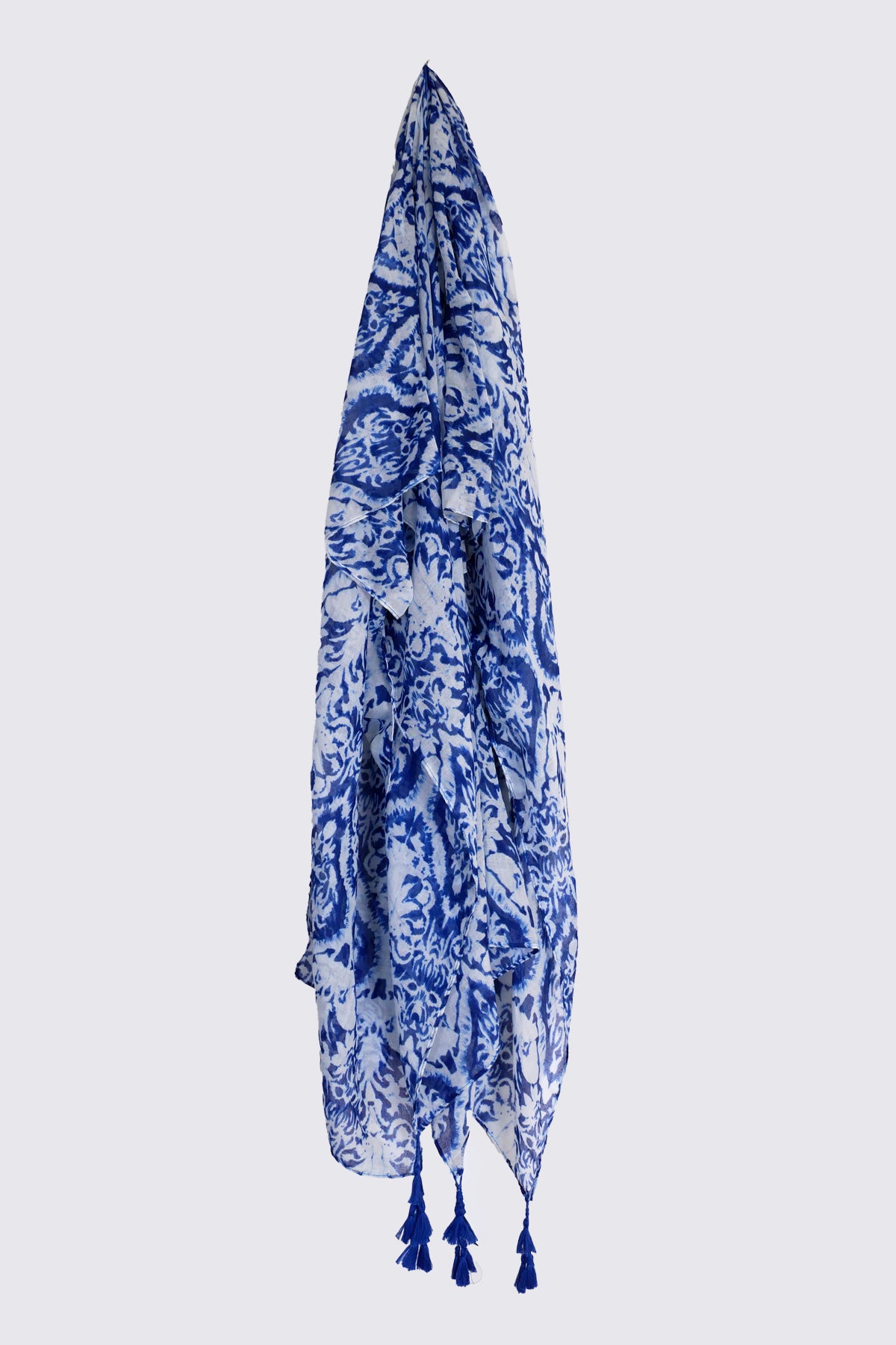 Le kimono bleu à imprimé floral